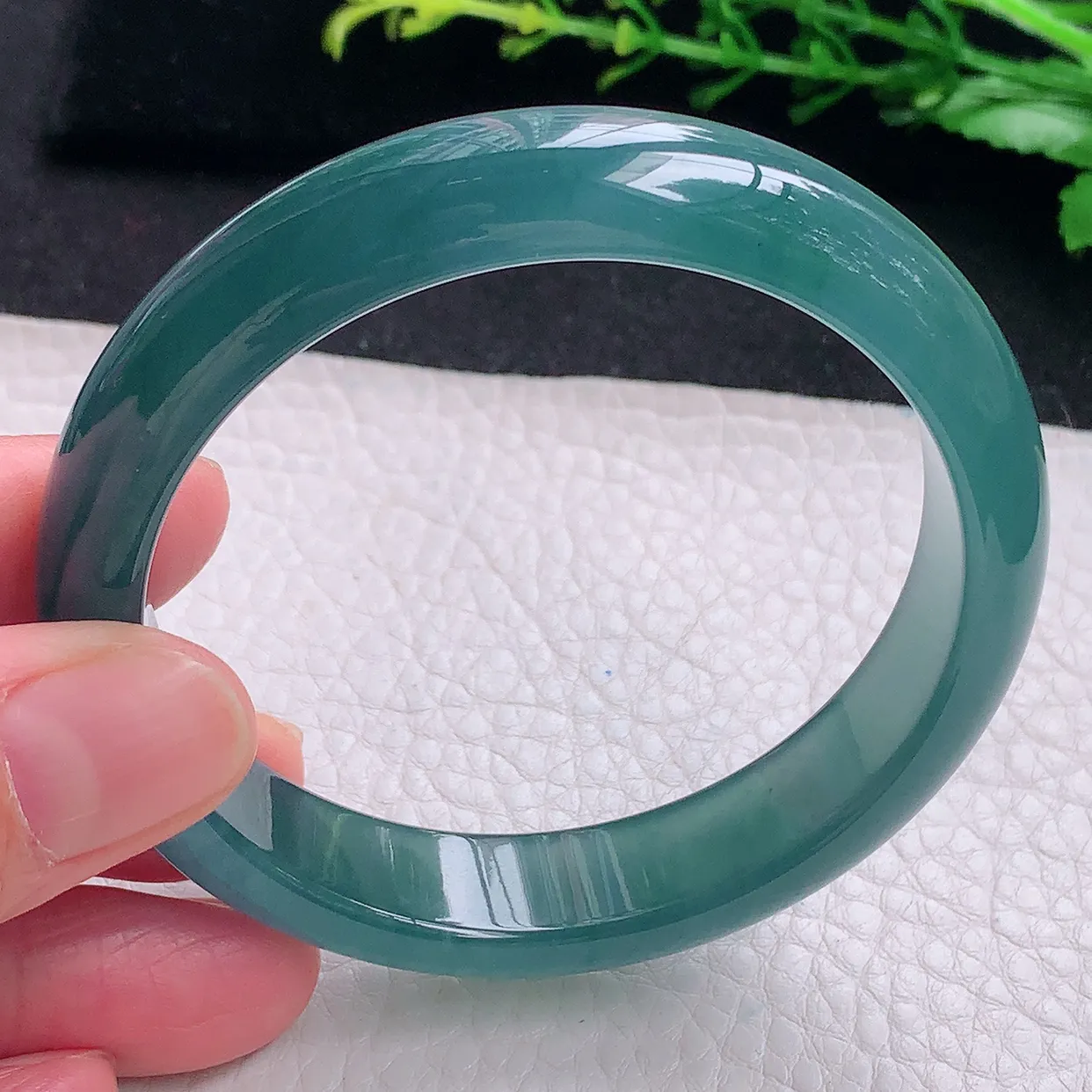 yh自然光57.8*137.5平安镯 天然翡翠a货冰蓝宽边玉镯子 玉手环