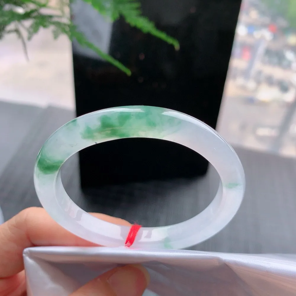 贵妃冰玻飘花 微纹 尺寸:52.3/45/8.4/7 花美 种水好