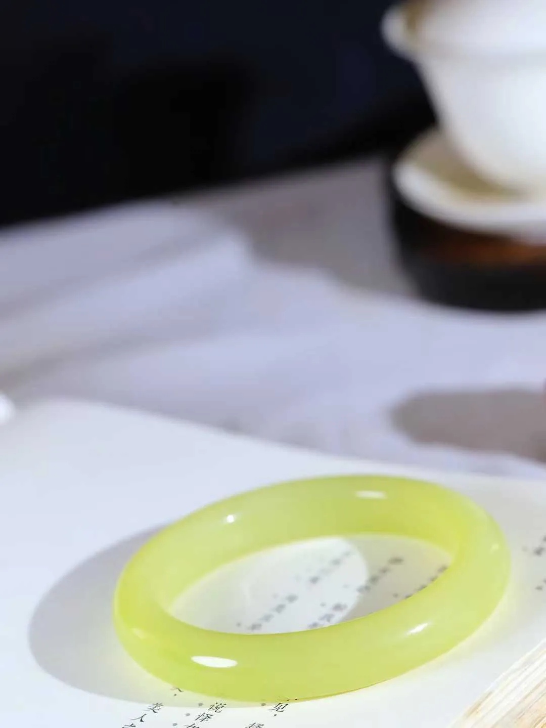 （冬日暖阳.手镯）

精品️和田玉黄口料手镯 质地油润，大气雅致，清风明月潺潺，浮浮洗尽铅华随