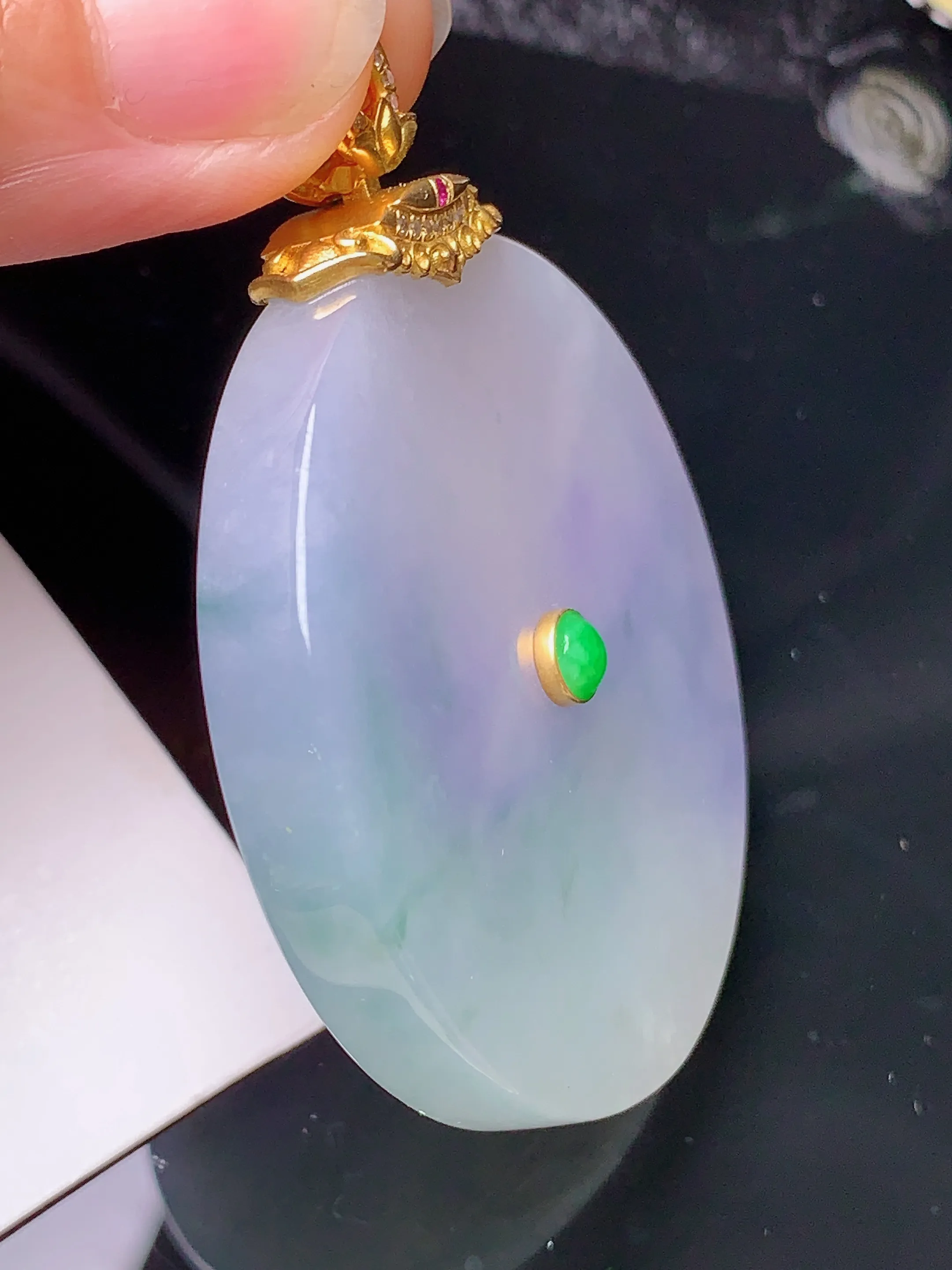 18k金钻镶嵌淡春彩圆牌吊坠 玉质细腻 色泽清新艳丽 整体尺寸56*45*6