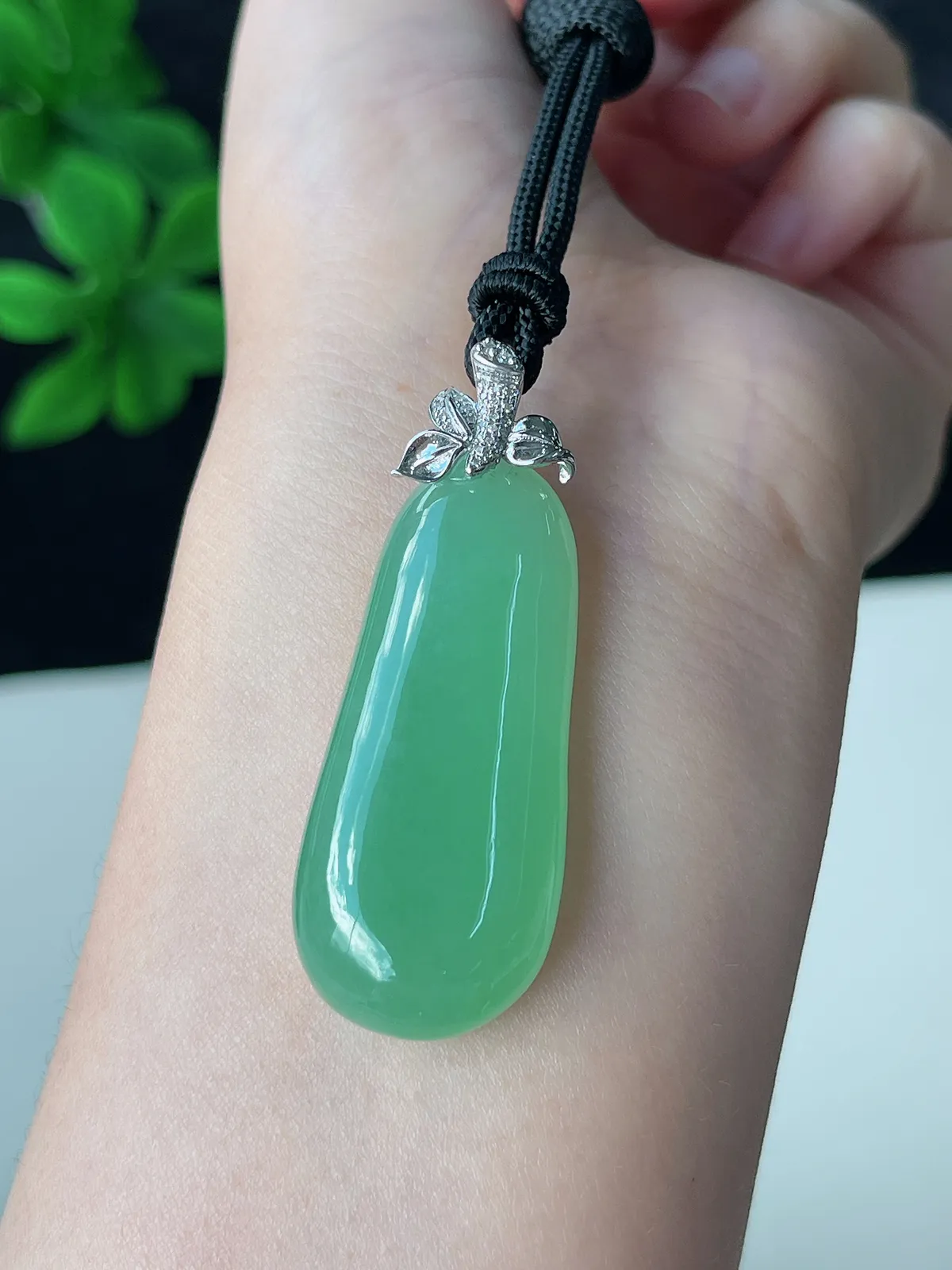 翡翠冰糯种浅绿色胶胶润润福瓜