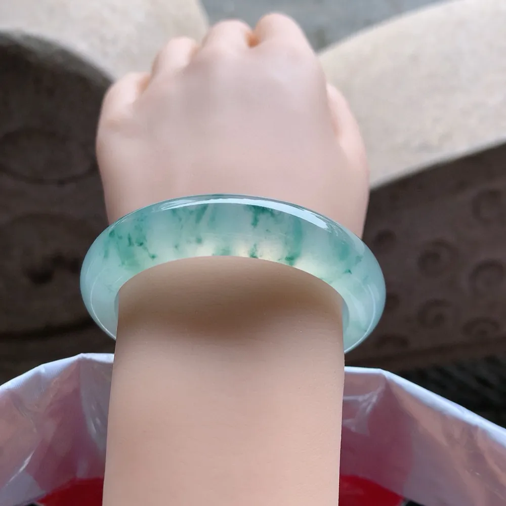 正圈冰玻飘花 无瑕 尺寸:53.4/12.1/8.7 花美 种水好🥰🥰