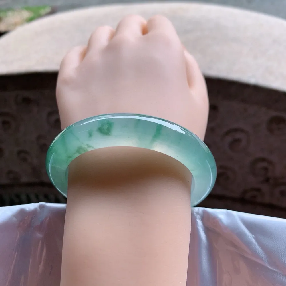 正圈冰玻飘花 无瑕 尺寸:55.2/12.5/9.3 花美 种水好