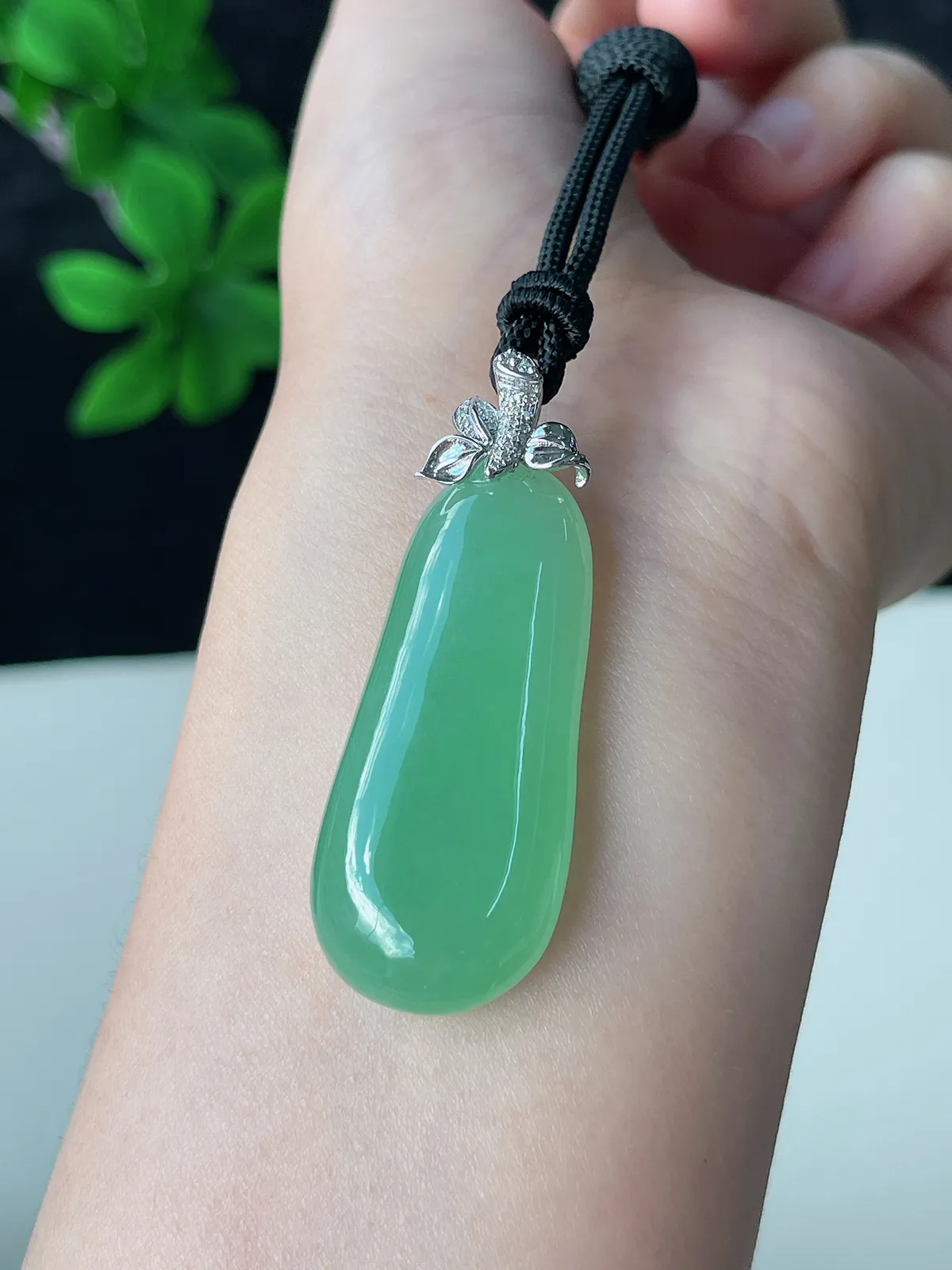 翡翠冰糯种浅绿色胶胶润润福瓜