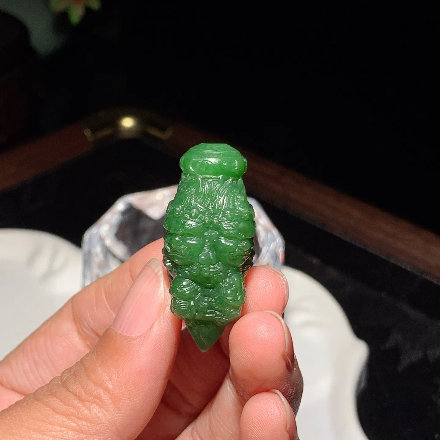 和田玉菠菜绿俄罗斯碧玉不动明王降魔杵挂件。尺寸38/19重14.5克。玉质细腻油润。手推出油。佩戴高端典雅。lt251104