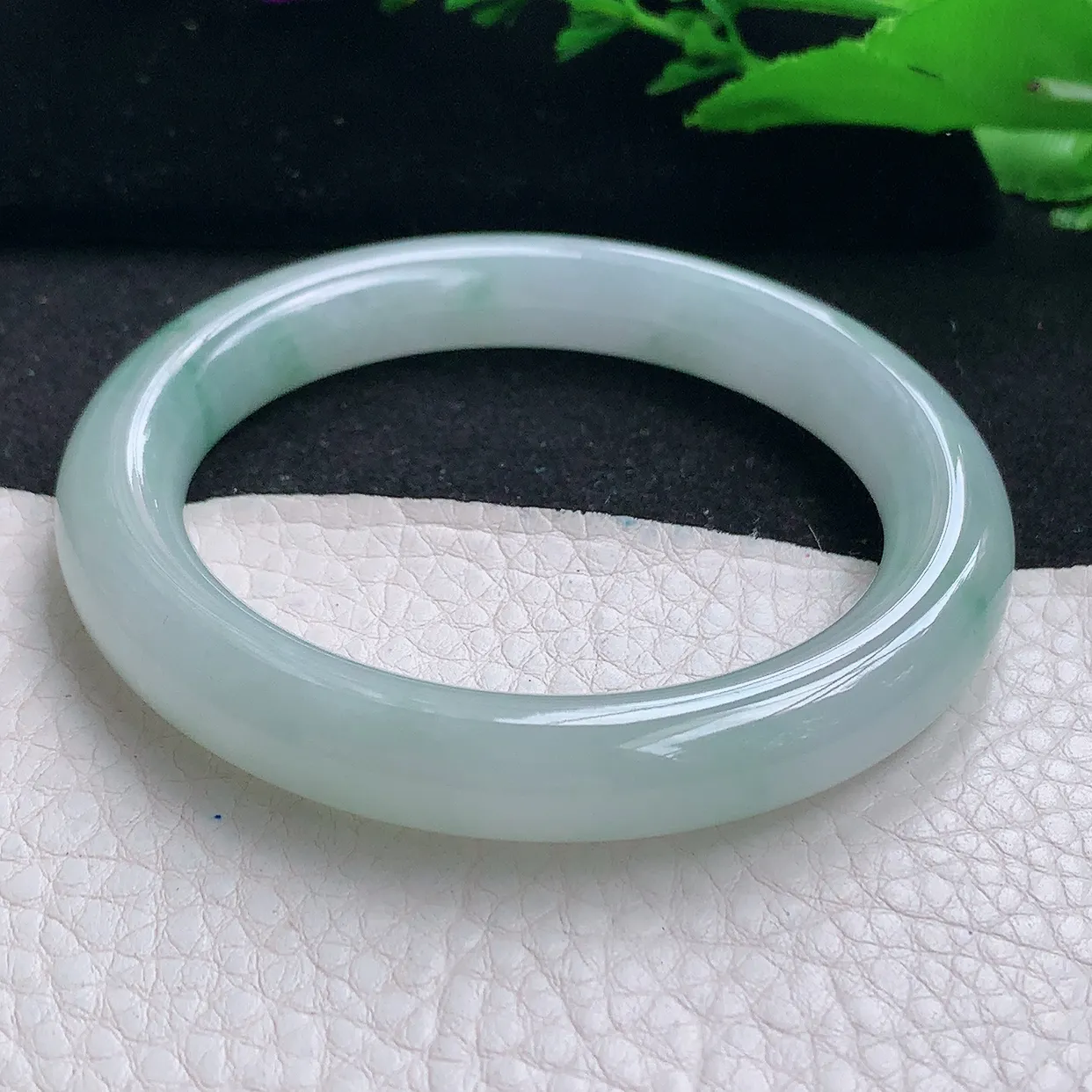 r自然光55*10*9.5美人镯 天然缅甸翡翠a货冰飘花圆条玉镯子 玉手环