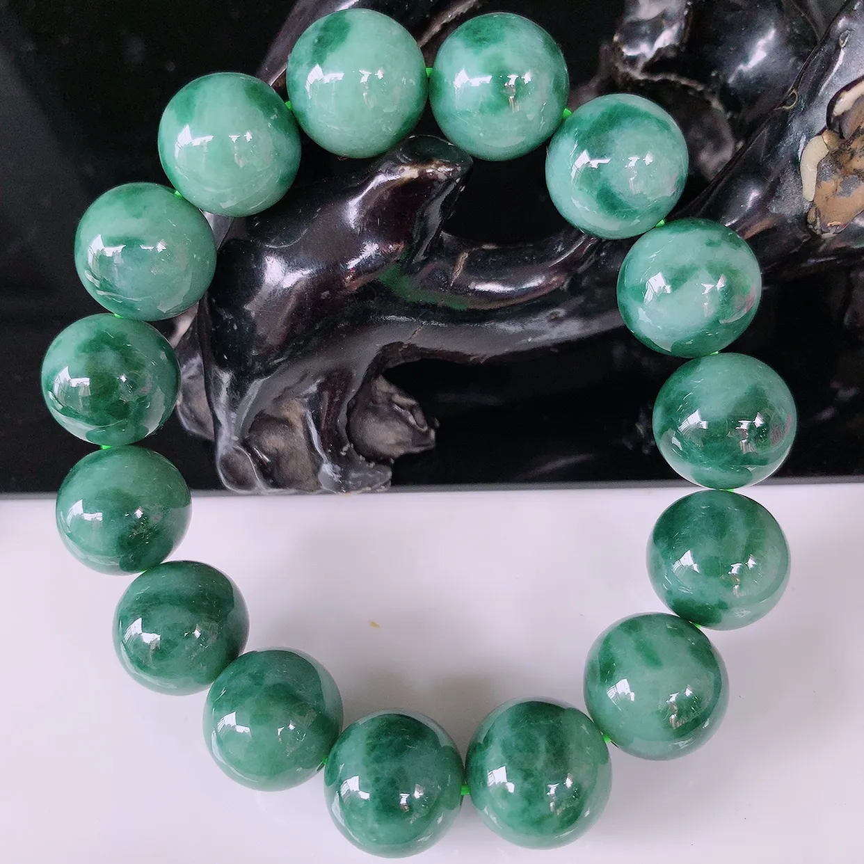自然光实拍，大颗冰润飘花翡翠手链手串，种老水足，冰清玉润  颜色漂亮  #001.1取一尺寸14mm