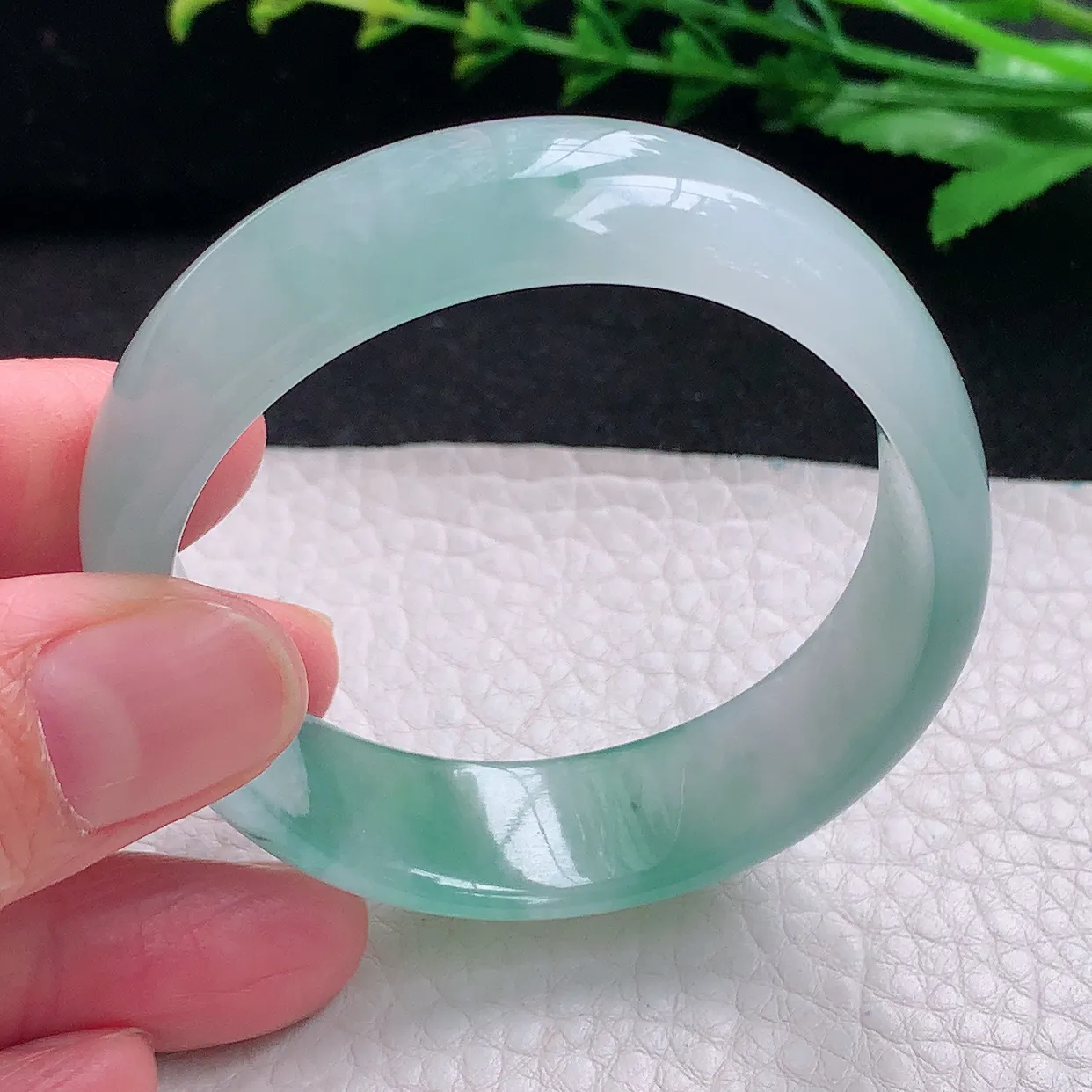 js自然光54.6*48.8*14.8*6贵妃镯 天然缅甸翡翠a货冰飘花蛋形玉镯子 玉手环