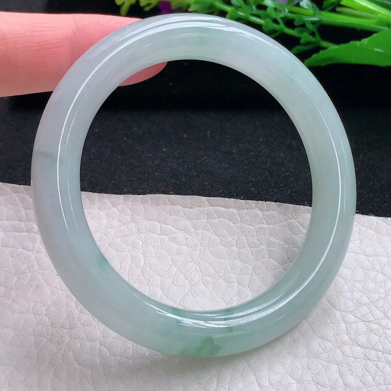 r自然光55*10*9.5美人镯 天然缅甸翡翠a货冰飘花圆条玉镯子 玉手环