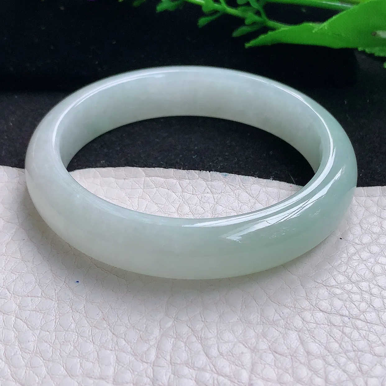 yw5自然光55.5*12.6*7.8平安镯 天然缅甸翡翠a货浅绿宽边玉镯子 玉手环