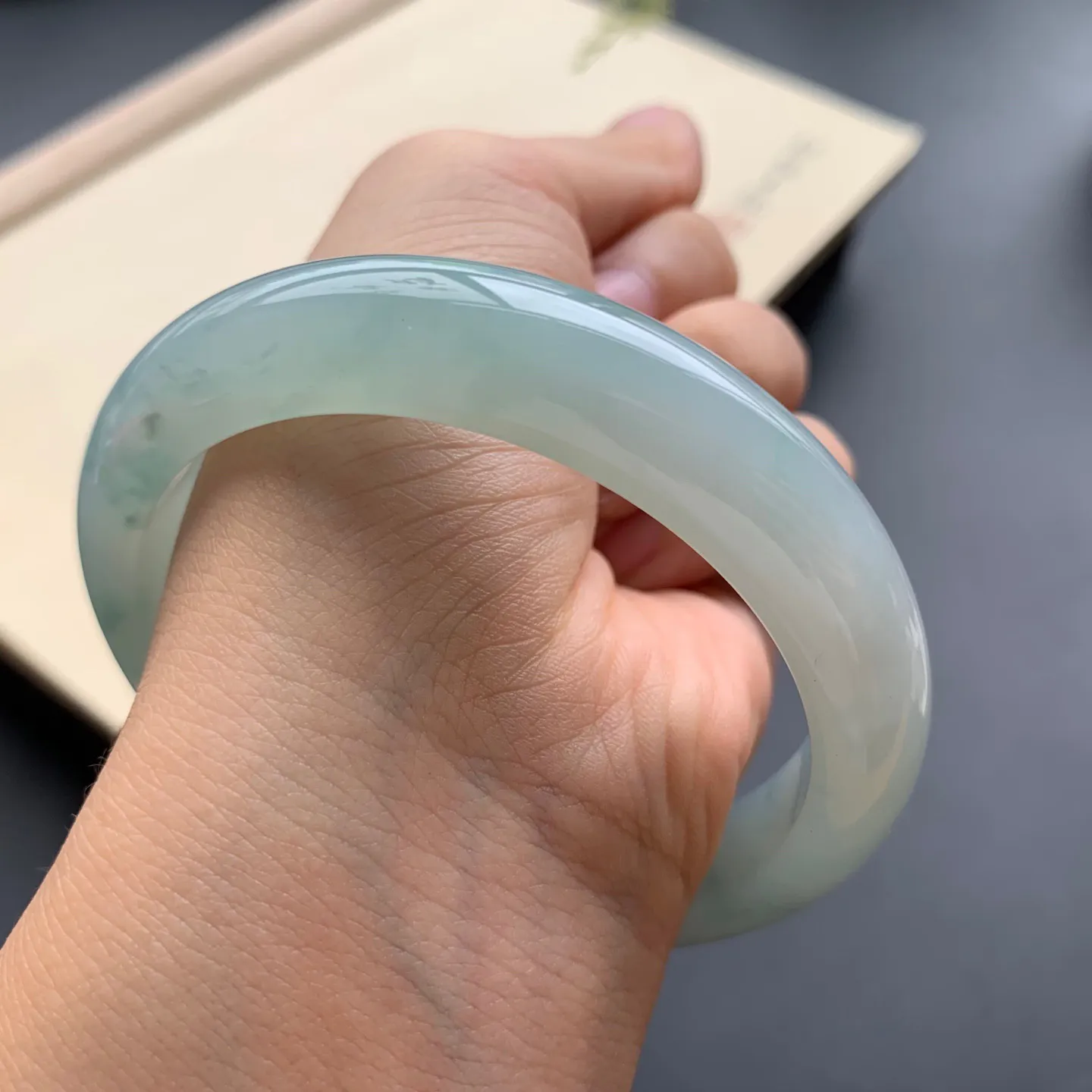 59圈口冰飘花正圈手镯 尺寸：59-12.8-8.5，无纹裂，水润起胶，细腻光滑