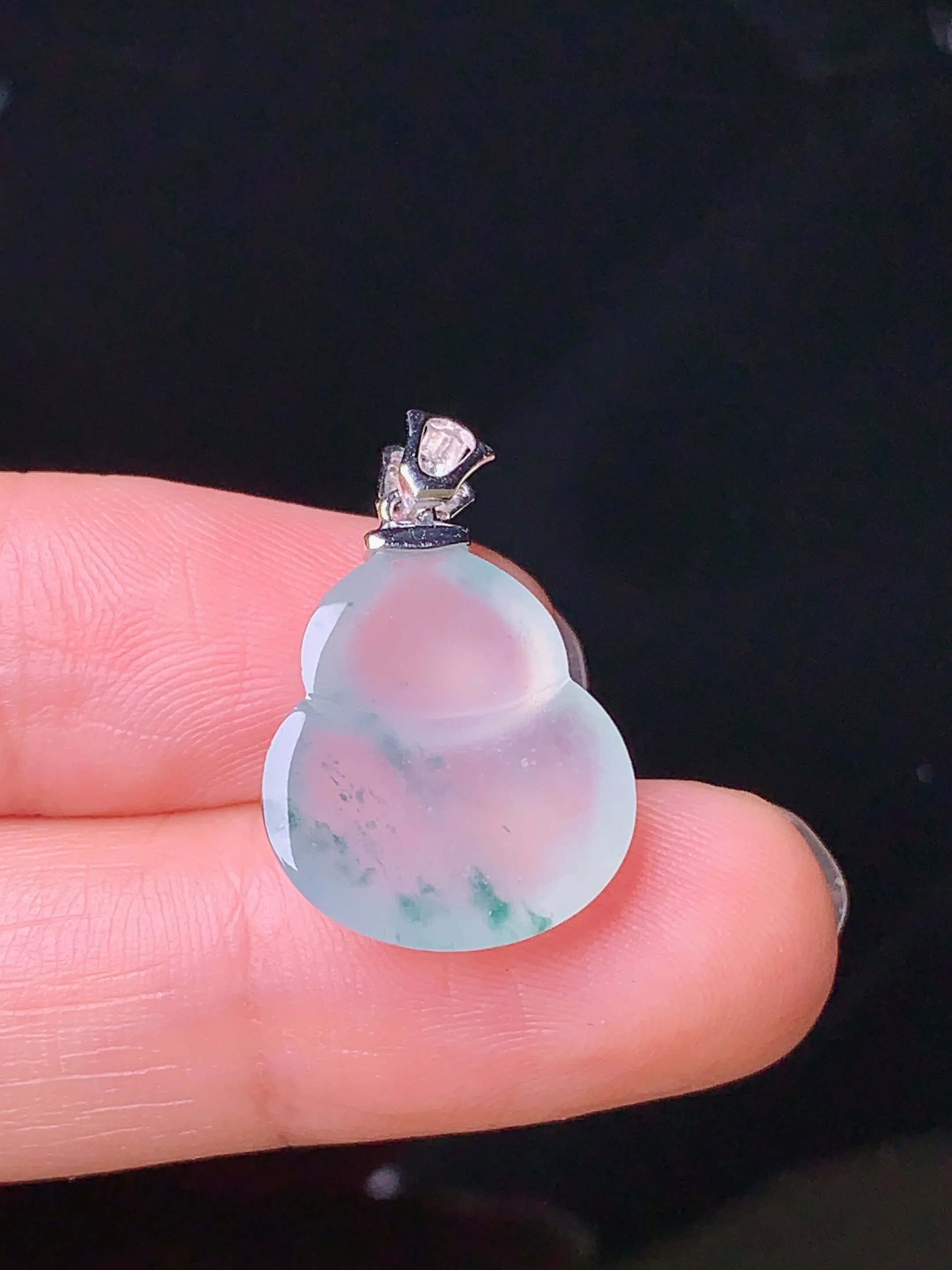 18k金钻镶嵌冰种葫芦吊坠 玉质细腻 色泽艳丽 整体尺寸23.3*15*4.6