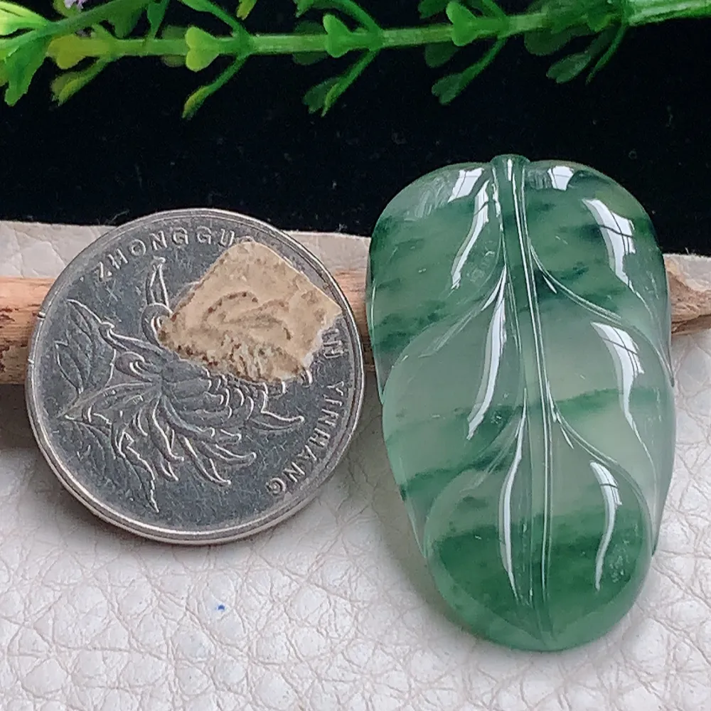 axm自然光38.5*23*4.6天然缅甸翡翠冰飘花饱满叶子 金枝玉叶玉吊坠 玉挂件