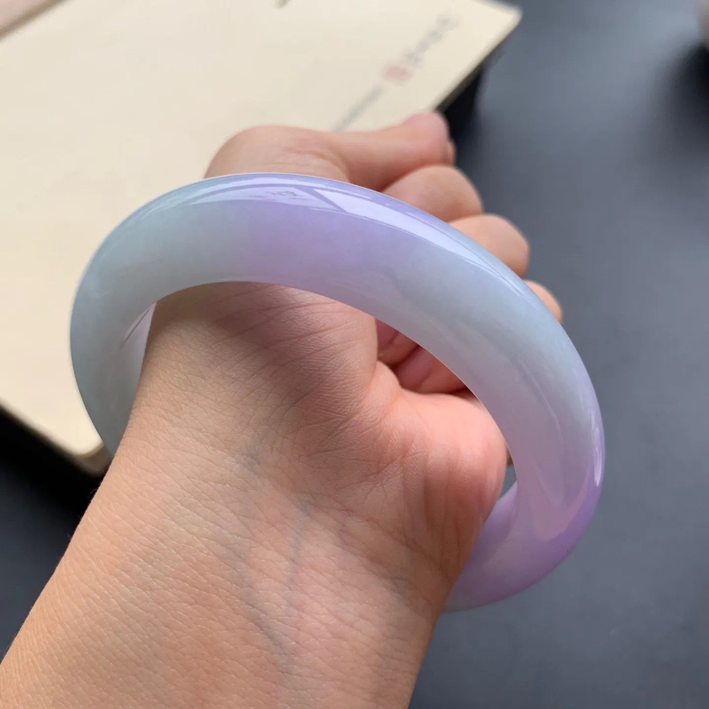 60.5圈口紫罗兰正圈手镯 尺寸：60.5-14-10，无纹裂，色泽仙美，版型厚装