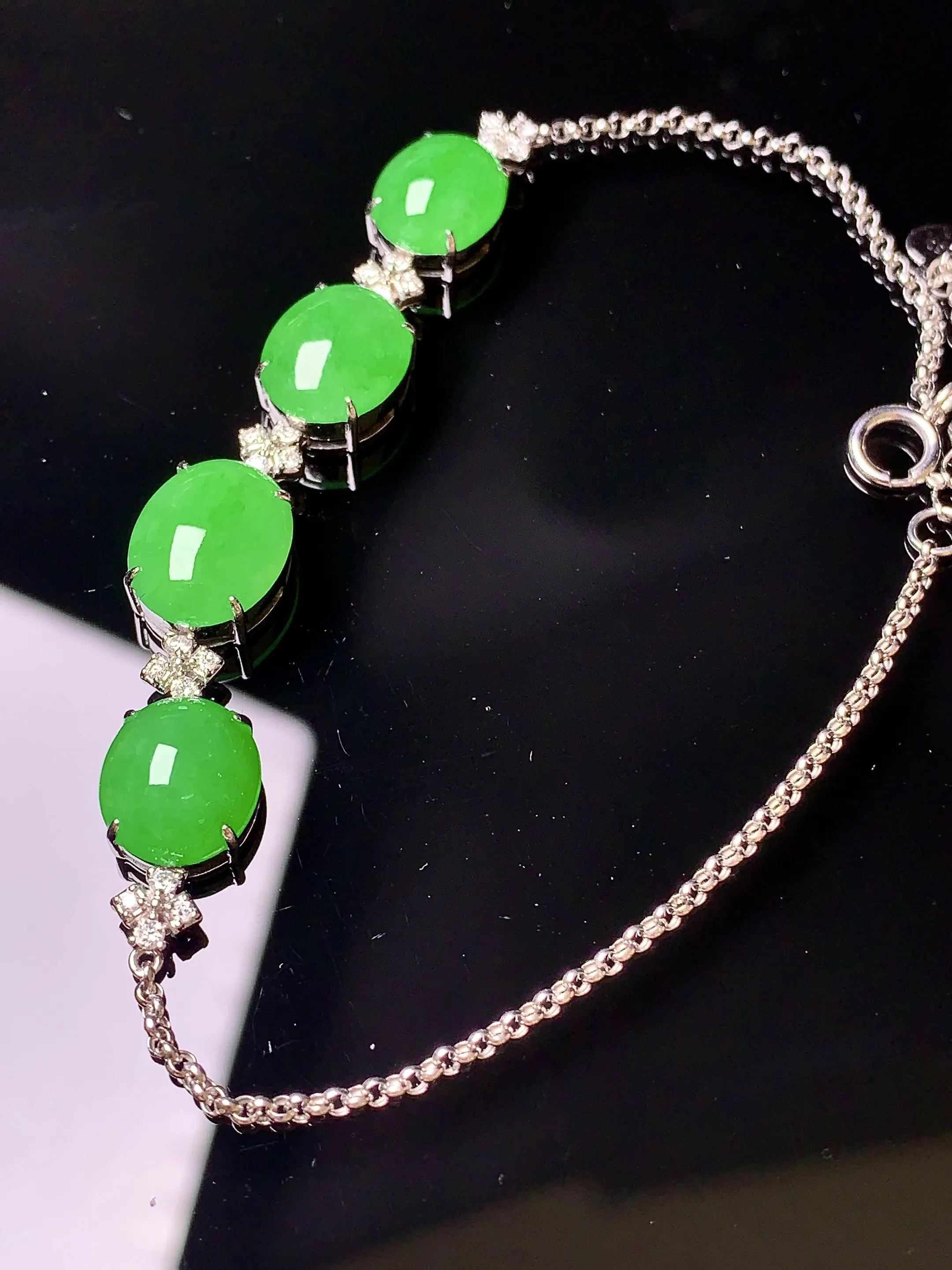 18k金钻镶嵌满绿蛋面手链 玉质细腻 色泽艳丽 整体尺寸60*8.2*6