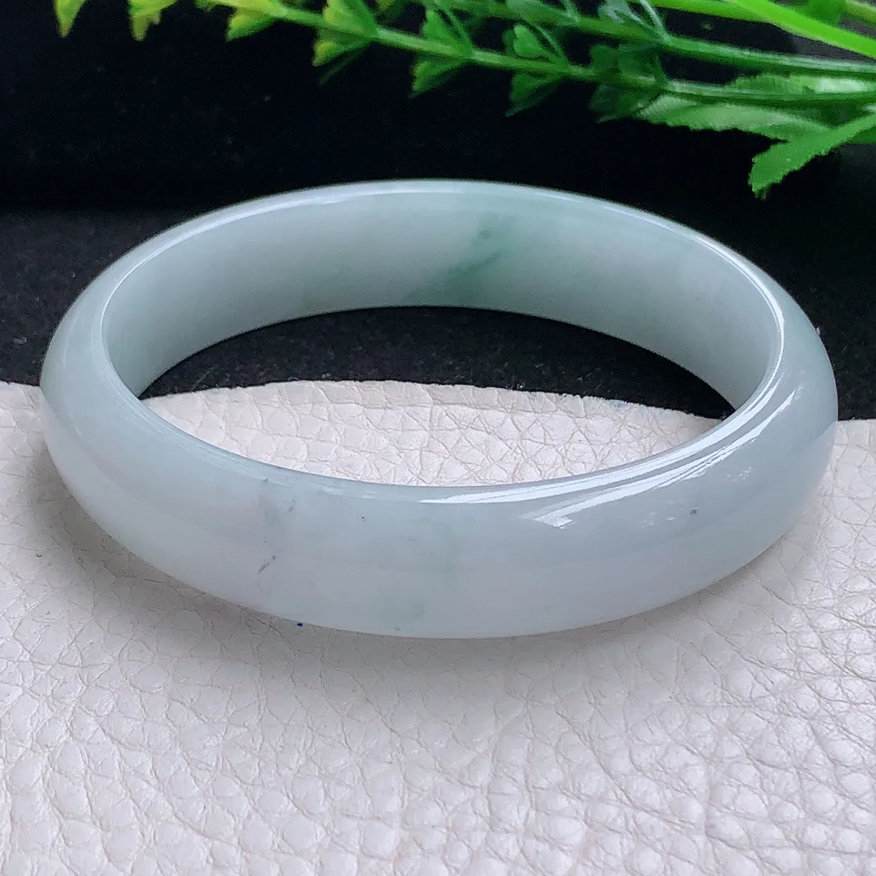 js大圈口58*53*13*6.8贵妃镯 天然缅甸翡翠a货清爽蛋形玉镯子 玉手环