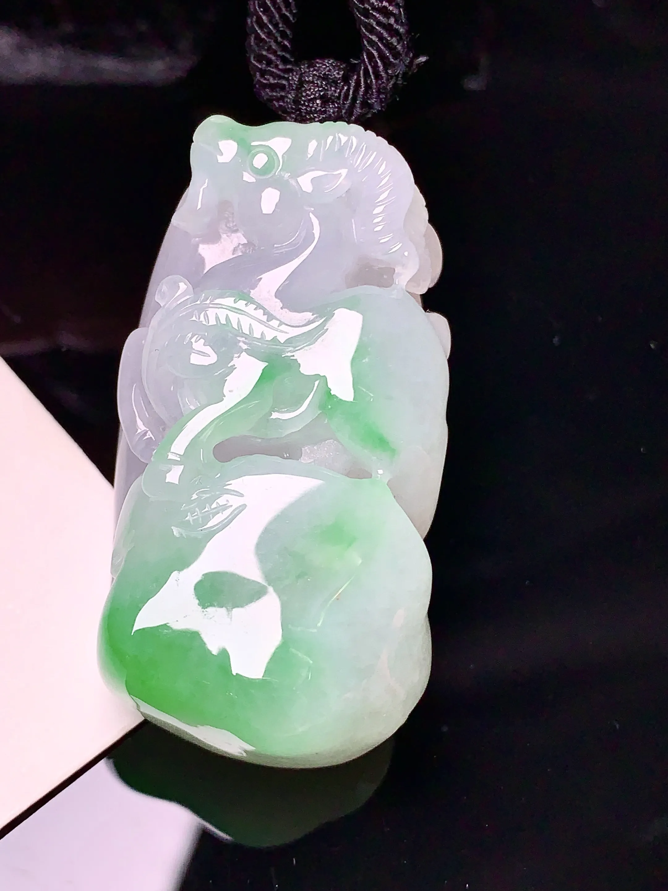 飘绿生肖羊吊坠 玉质细腻 色泽清新艳丽 整体尺寸40.5*20.5*13.5