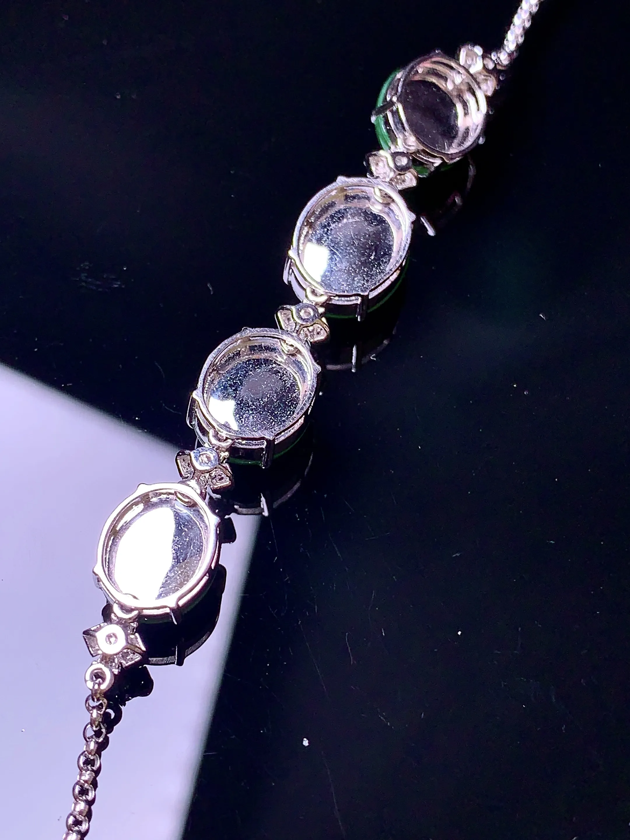 18k金钻镶嵌满绿蛋面手链 玉质细腻 色泽艳丽 整体尺寸60*8.2*6