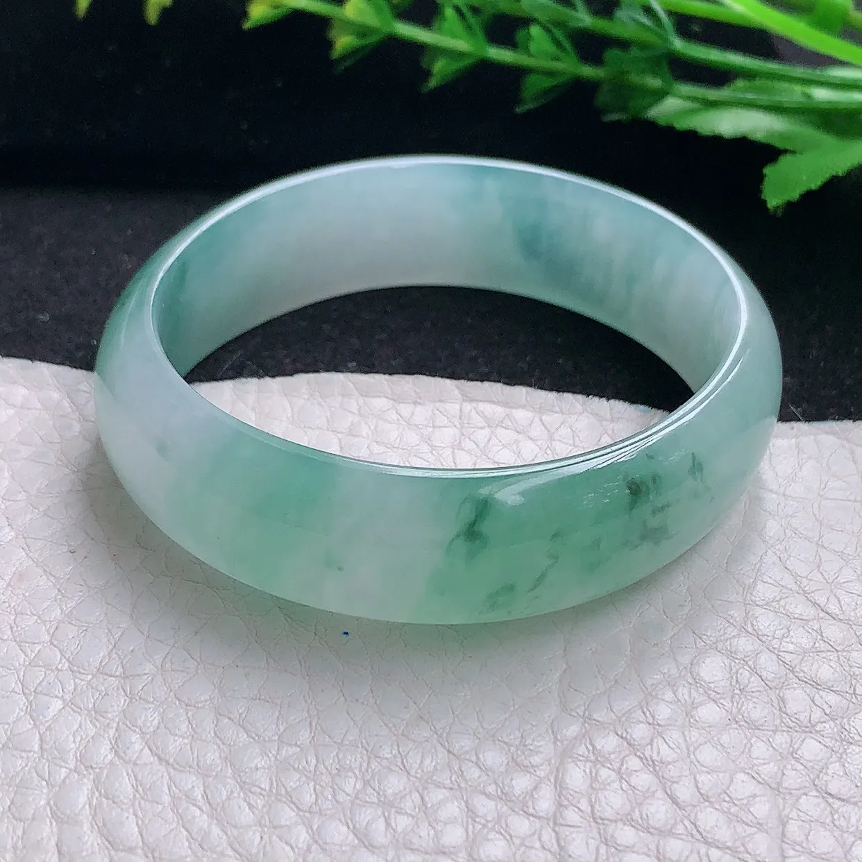 js自然光54.6*48.8*14.8*6贵妃镯 天然缅甸翡翠a货冰飘花蛋形玉镯子 玉手环