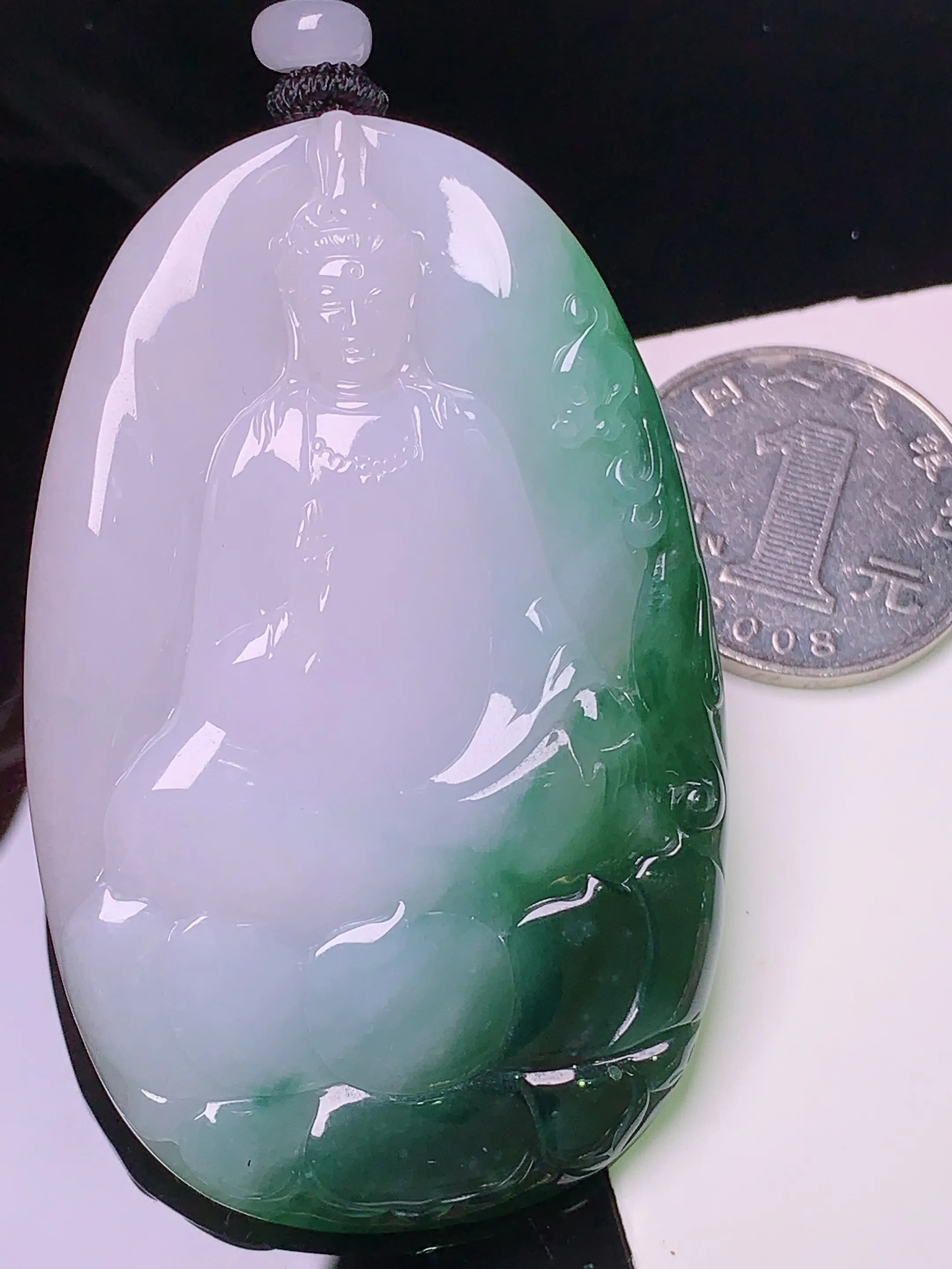 飘绿观音菩萨吊坠 玉质细腻 色泽清新艳丽 整体尺寸62.8*40*5.2