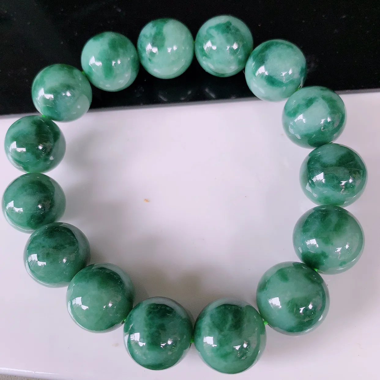 自然光实拍，冰润飘花圆珠翡翠手串，颜色丰富，料子细腻，高档大气，自戴送礼佳品！#001.1取一尺寸1