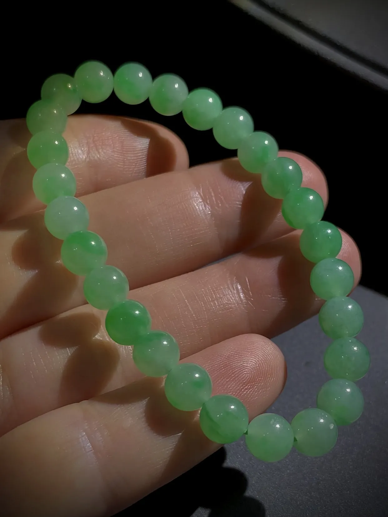 浅绿色手串，直径约6.8mm，26粒，