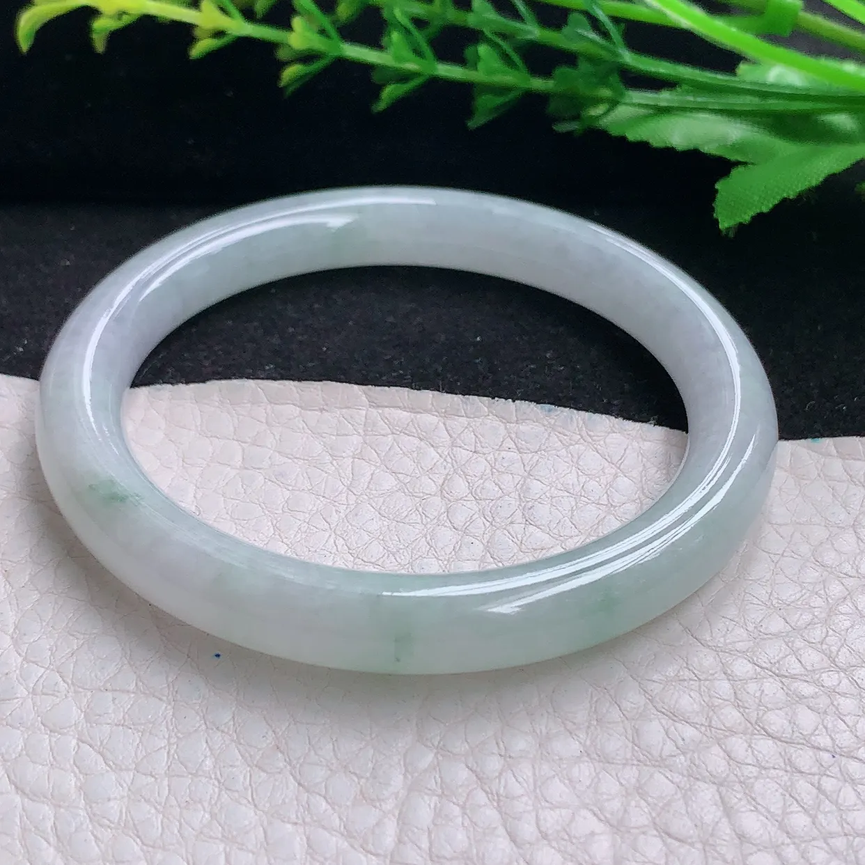 n自然光54.5*8.3美人镯 天然缅甸翡翠a货冰飘花清秀圆条玉镯子 叮当镯