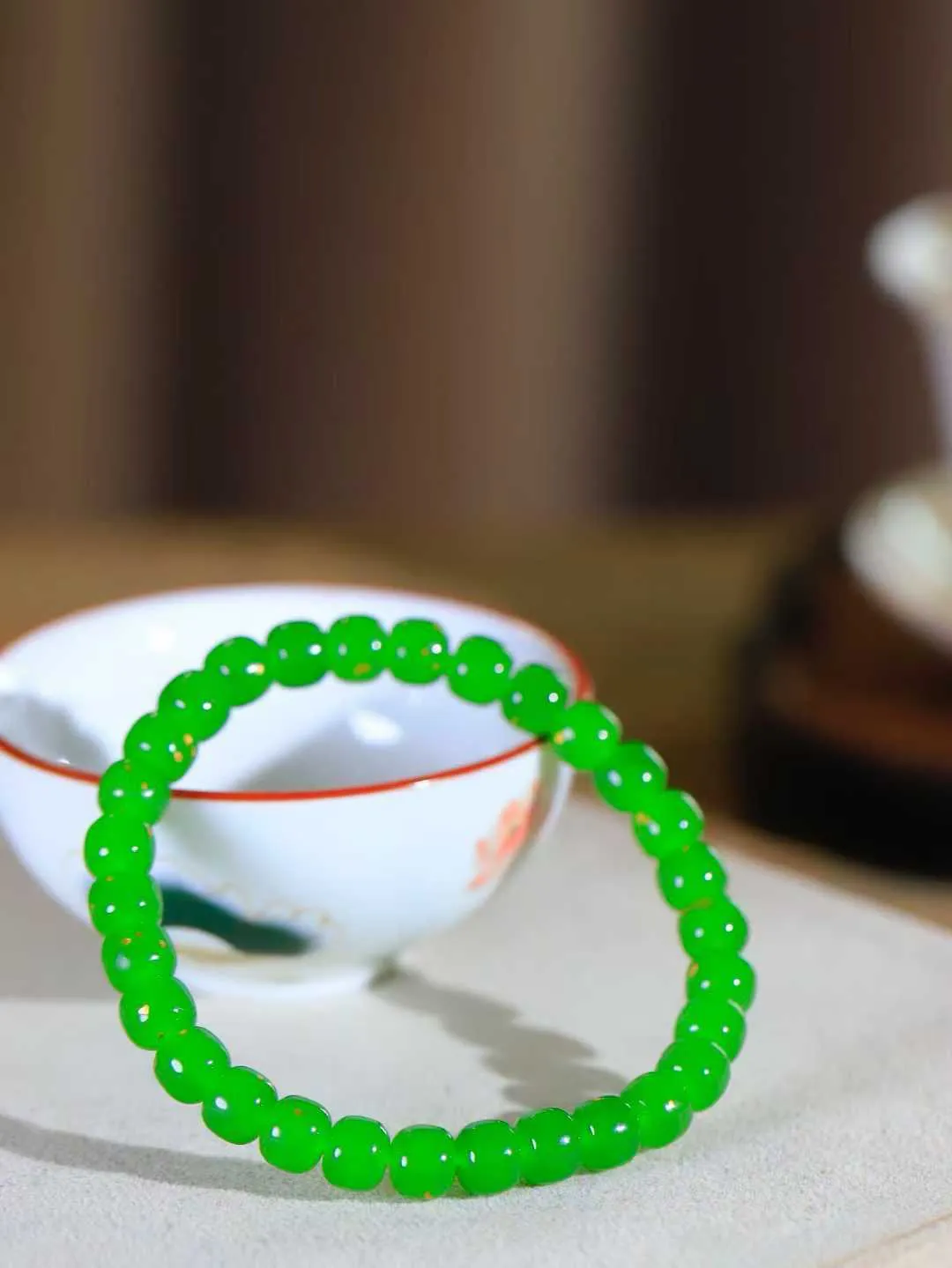 （老型珠.手串）

精品 和田玉碧玉老型珠手串，玉质细腻油润 饱满光滑 质朴无华，悠远简单，人心境界远，百世修炼深，心灵常驻善意持，觉悟人生百世修。
重16.7克    尺寸取一5.7-6.9mm    10110500A