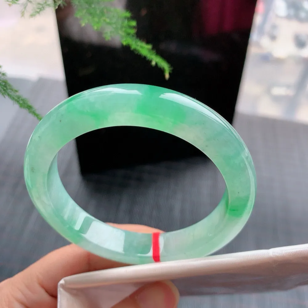 正圈高冰阳绿 无瑕 尺寸:56.7/11.5/8.6 种色俱佳