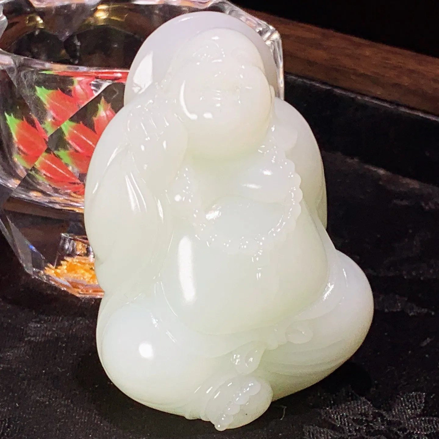 新疆和田玉羊脂白佛引福来弥勒佛把件。尺寸66/47/27重117克。玉质细腻油润。手推出油。佩戴高端典雅。lt251104