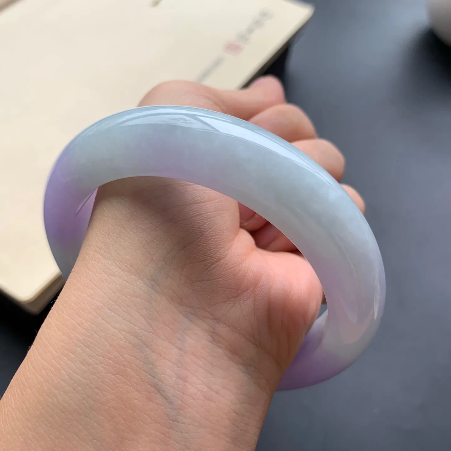 60.5圈口紫罗兰正圈手镯 尺寸：60.5-14-10，无纹裂，色泽仙美，版型厚装