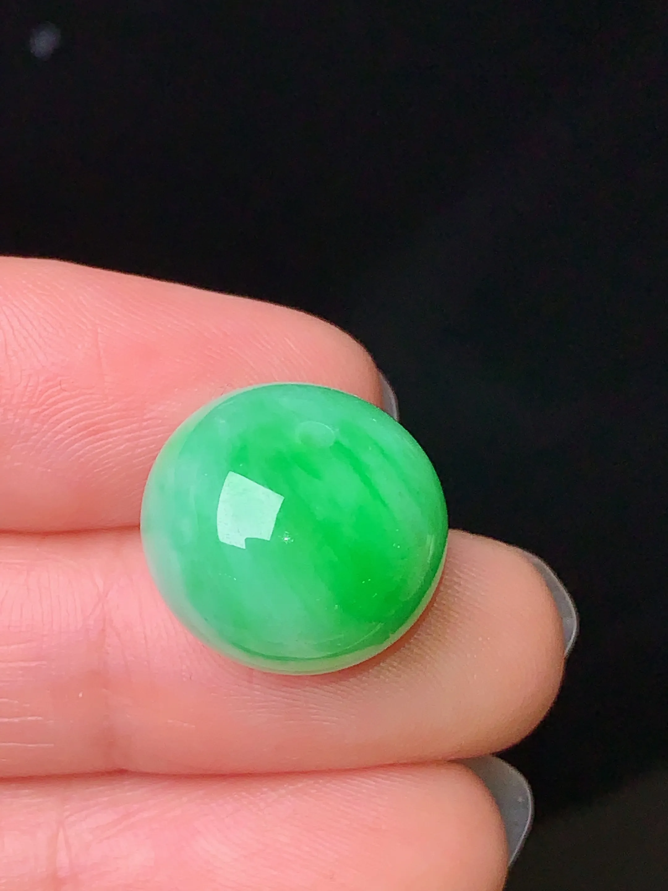 翠绿路路通吊坠 玉质细腻 色泽艳丽 整体尺寸15.3*12.2