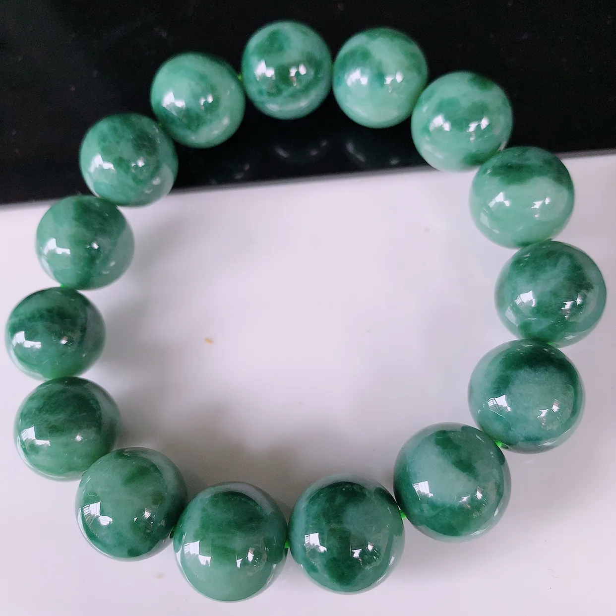自然光实拍，冰润飘花圆珠翡翠手串，颜色丰富，料子细腻，高档大气，自戴送礼佳品！#001.1取一尺寸14mm