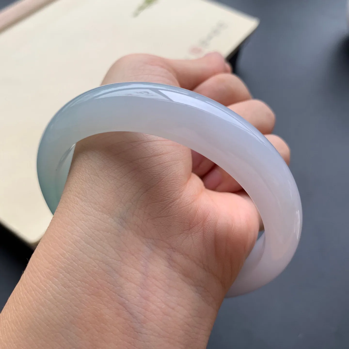 60.3圈口冰晴底正圈手镯 尺寸：60.3-13.3-8.5，无纹裂，水润光滑，细腻起胶