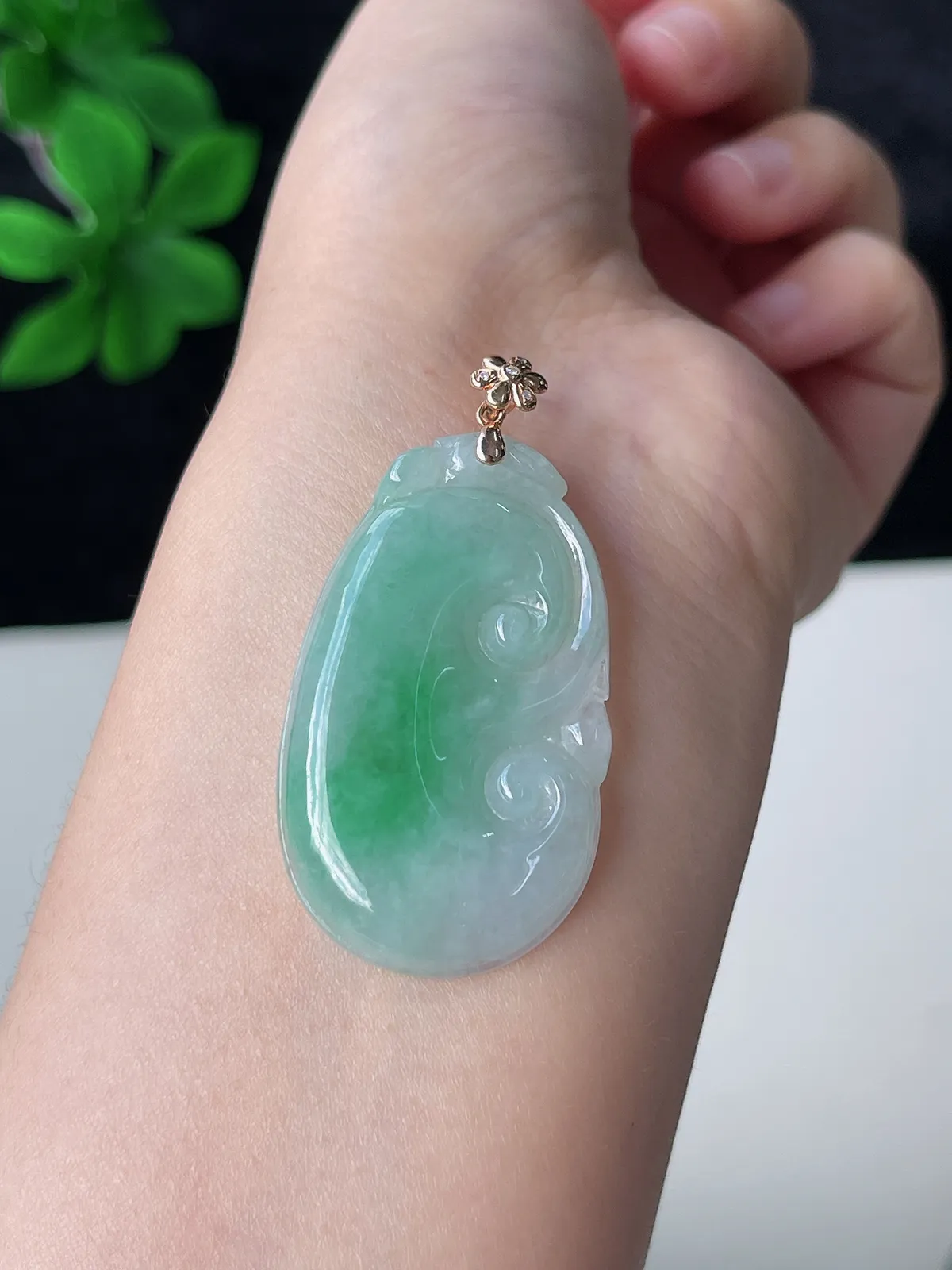 翡翠糯化种飘绿如意