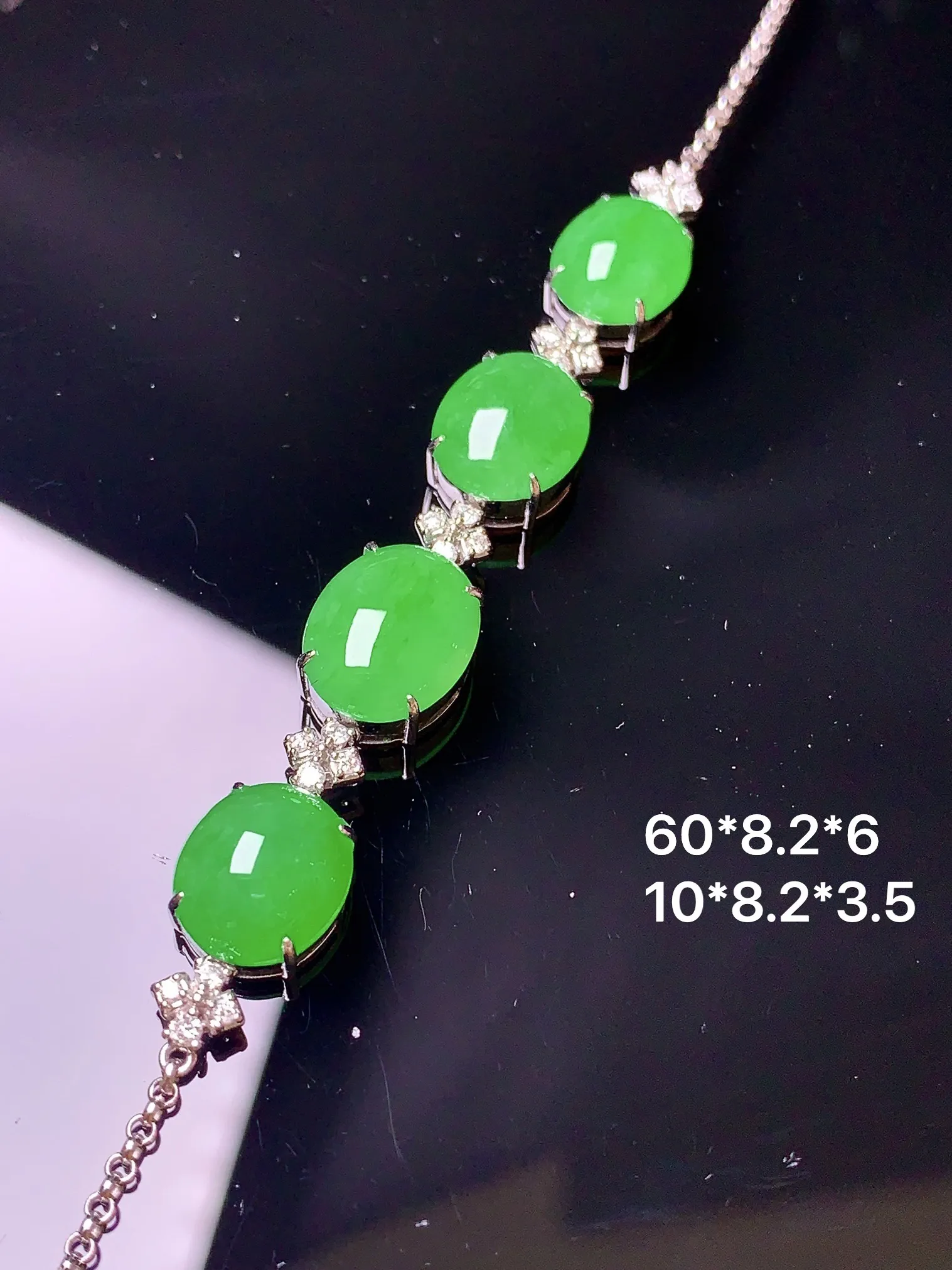 18k金钻镶嵌满绿蛋面手链 玉质细腻 色泽艳丽 整体尺寸60*8.2*6