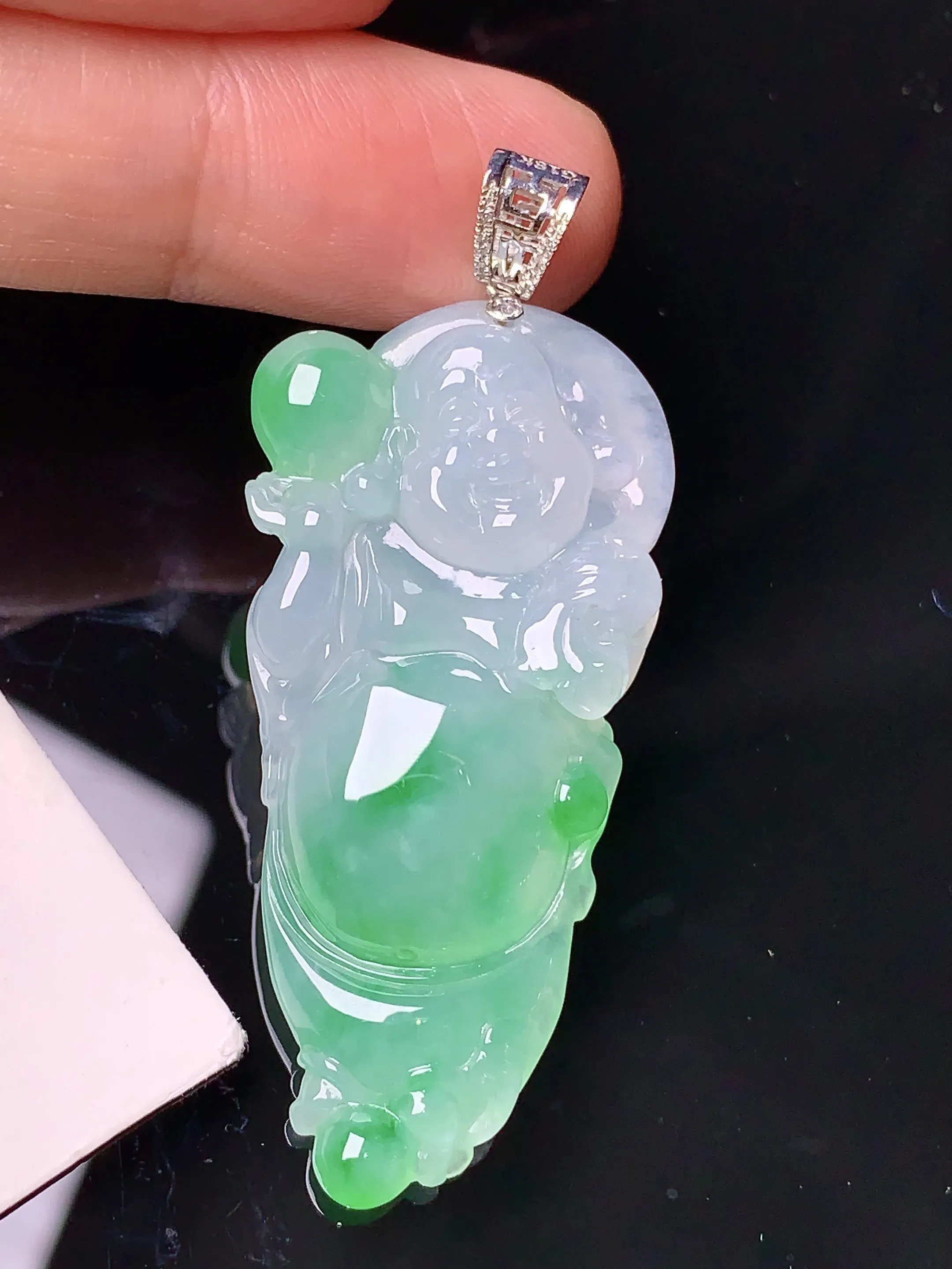 18k金镶嵌飘绿逍遥佛公吊坠 玉质细腻 色泽清新艳丽 整体尺寸44.6*21*6.2