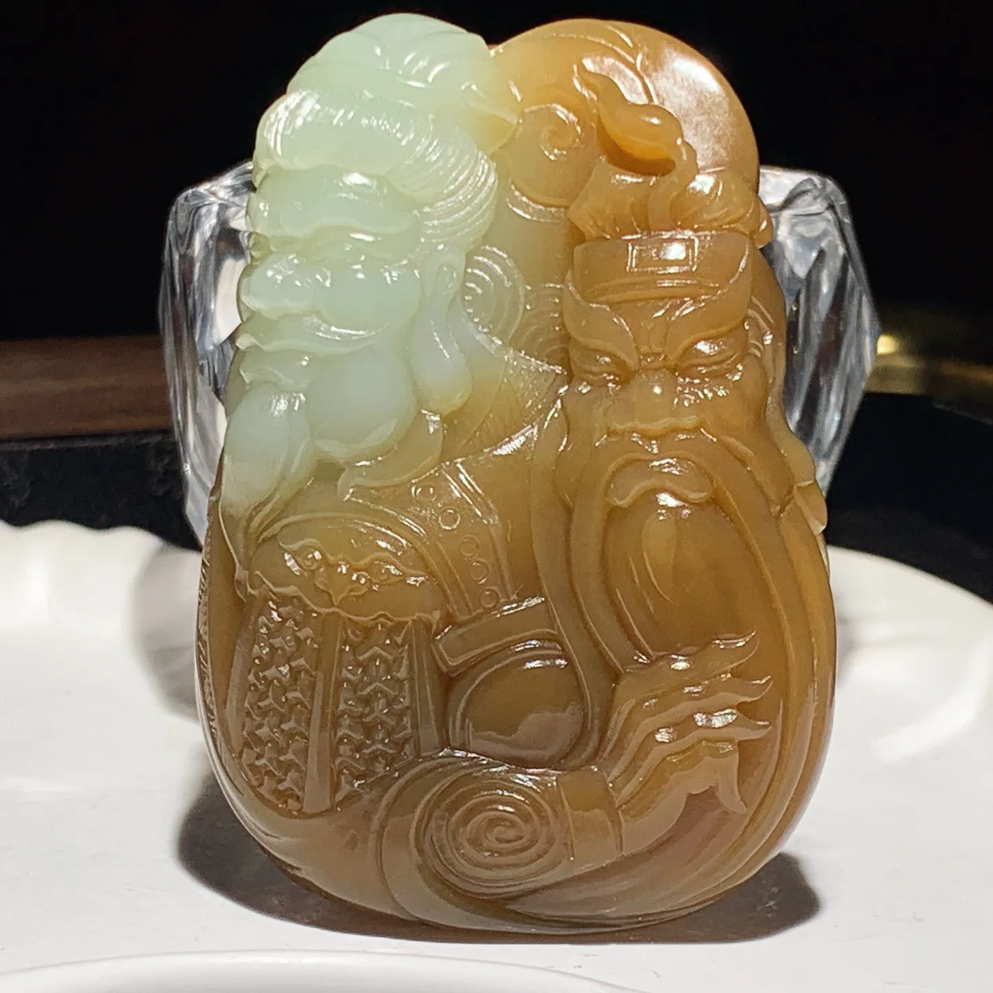 新疆和田玉且末糖桃园三结义把件。尺寸69/50/25重135.5克。玉质细腻油润。手推出油。佩戴高端