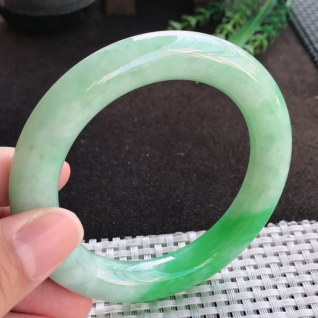 自然光59/11.8/12老坑精美温润飘阳绿胖圆条手镯翡翠玉镯美人镯