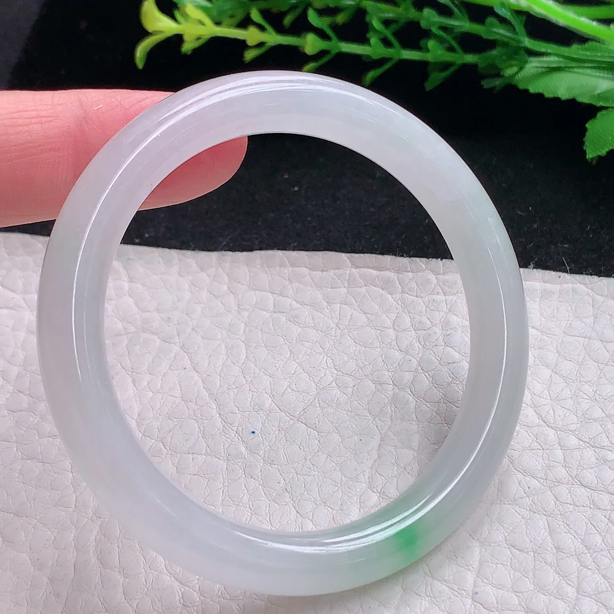 yh自然光54.5*6.3*7.2美人镯 天然缅甸翡翠a货飘阳绿圆条玉镯子 玉手环