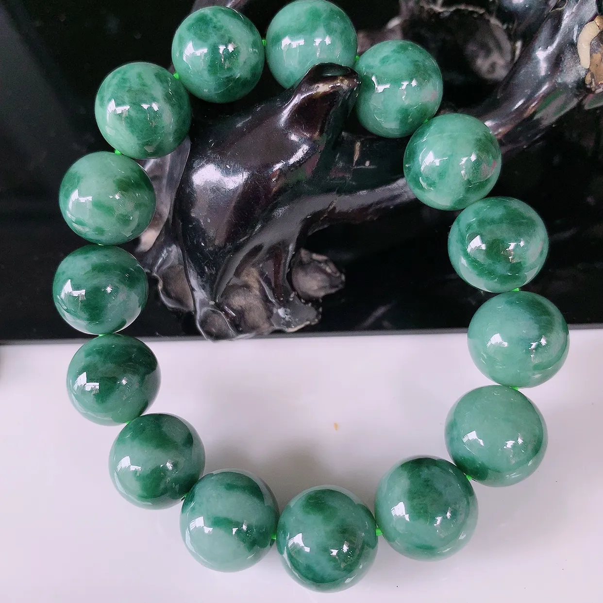 自然光实拍，大颗冰润飘花翡翠手链手串，种老水足，冰清玉润  颜色漂亮  #001.1取一尺寸14mm