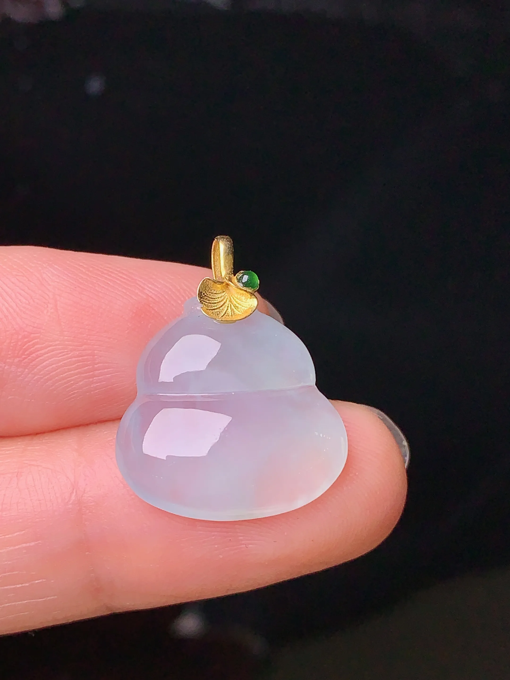 18k金镶嵌冰种葫芦吊坠 玉质细腻 色泽艳丽 整体尺寸21*16.7*4.8