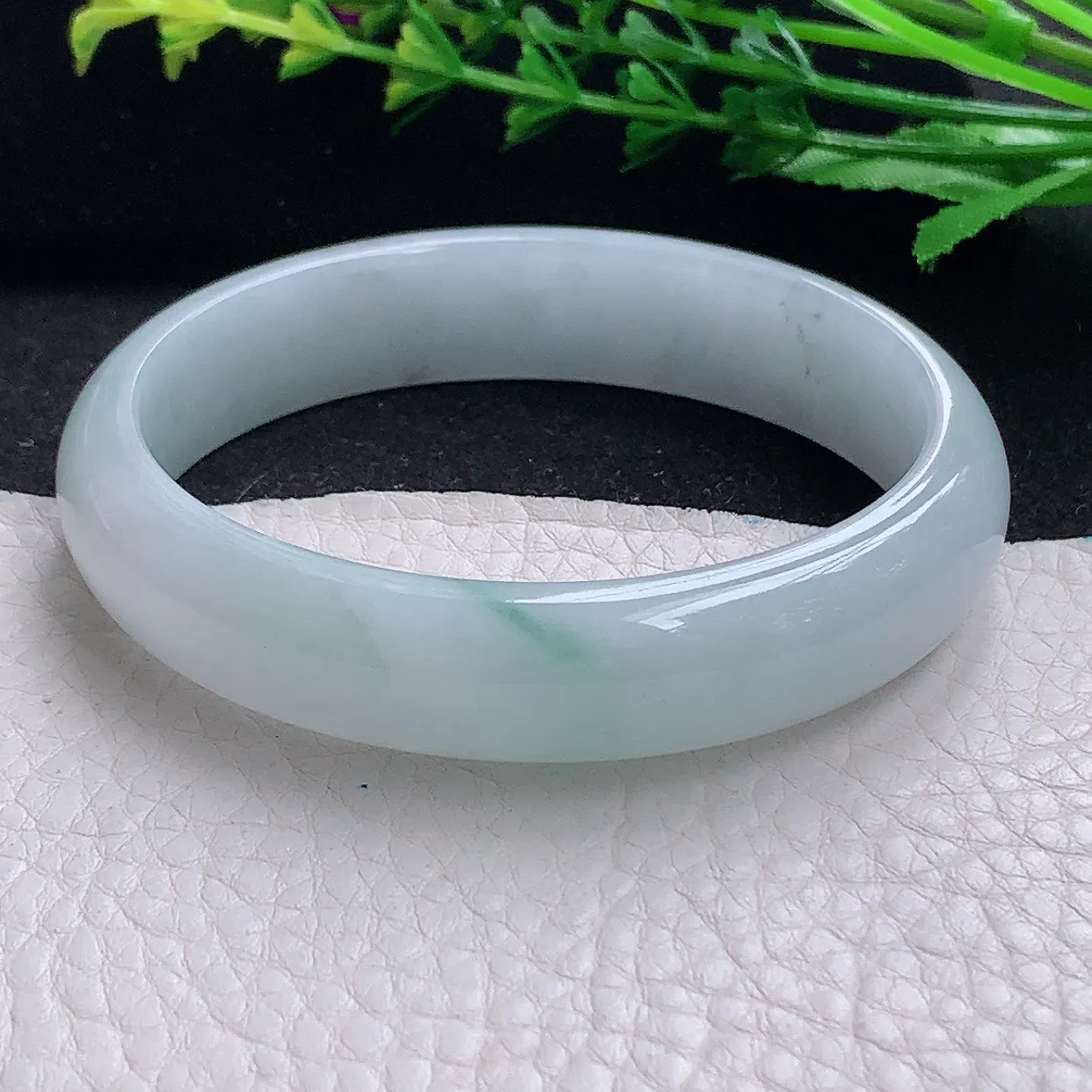 js大圈口58*53*13*6.8贵妃镯 天然缅甸翡翠a货清爽蛋形玉镯子 玉手环