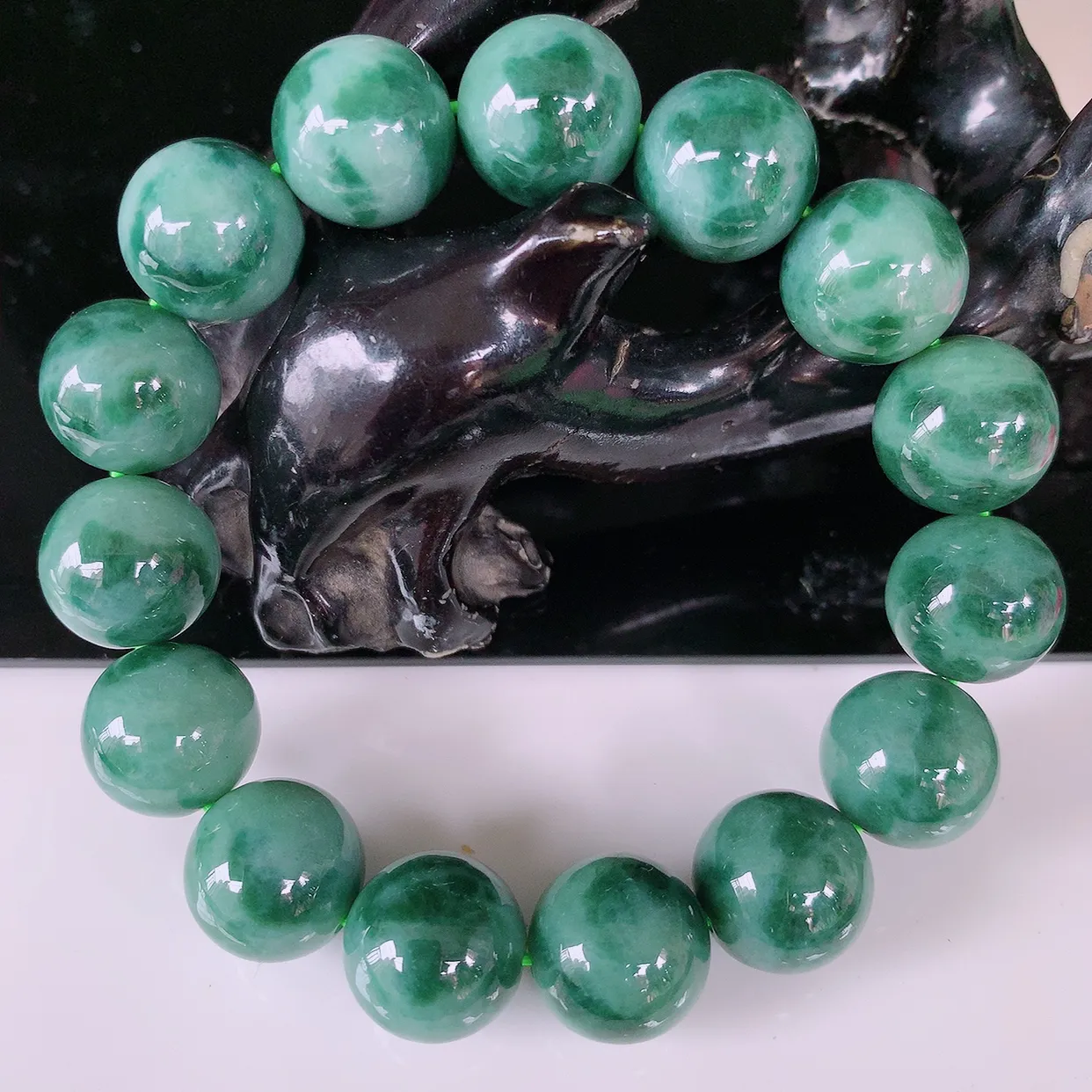 自然光实拍，大颗冰润飘花翡翠手链手串，种老水足，冰清玉润  颜色漂亮  #001.1取一尺寸14mm