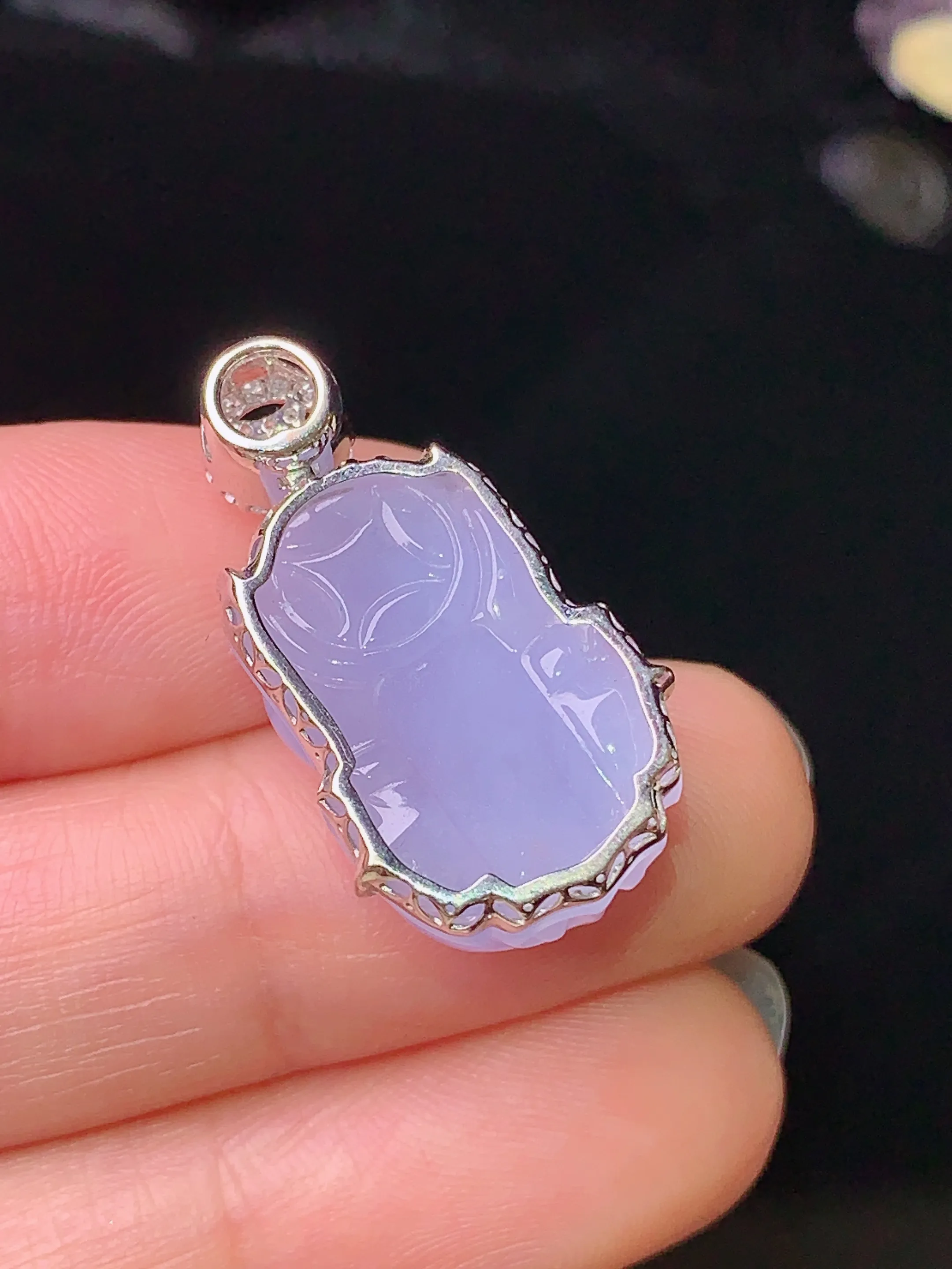 18k金钻镶嵌紫罗兰貔貅吊坠 玉质细腻 色泽艳丽 整体尺寸26*13.5*8.5