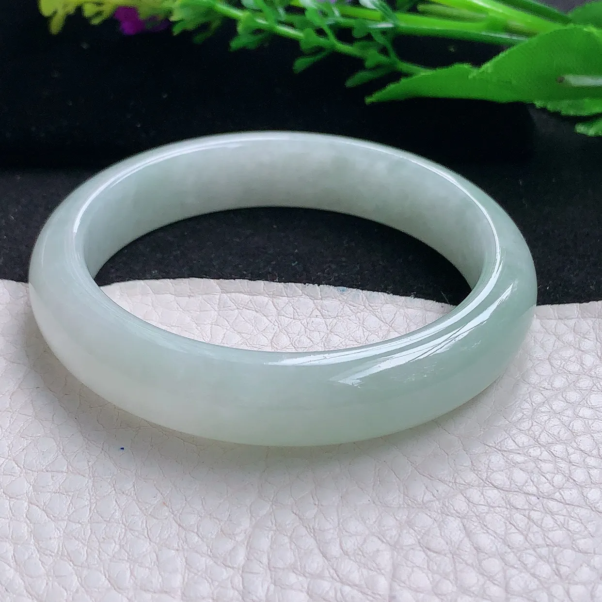 yw5自然光55.5*12.6*7.8平安镯 天然缅甸翡翠a货浅绿宽边玉镯子 玉手环