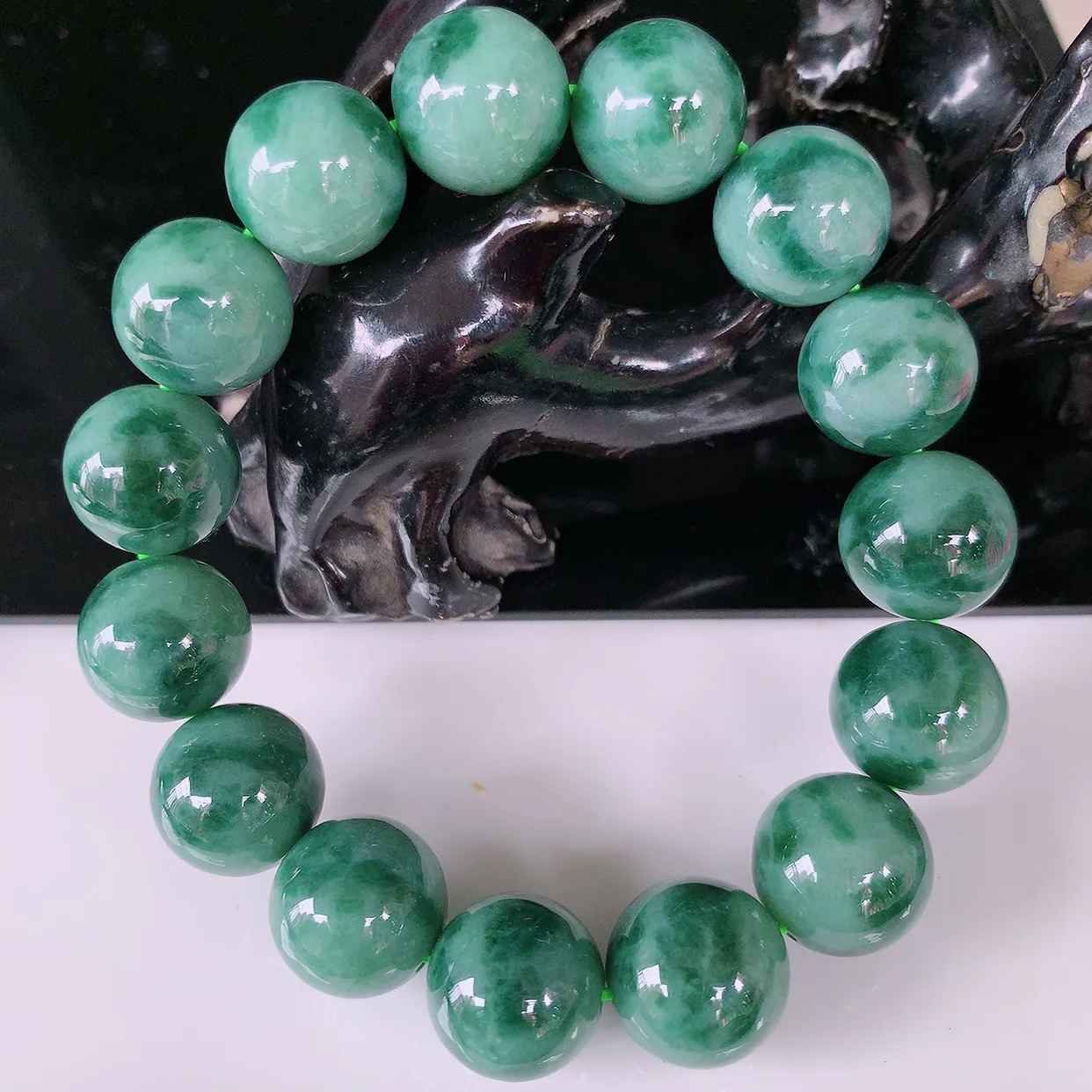 自然光实拍，大颗冰润飘花翡翠手链手串，种老水足，冰清玉润  颜色漂亮  #001.1取一尺寸14mm