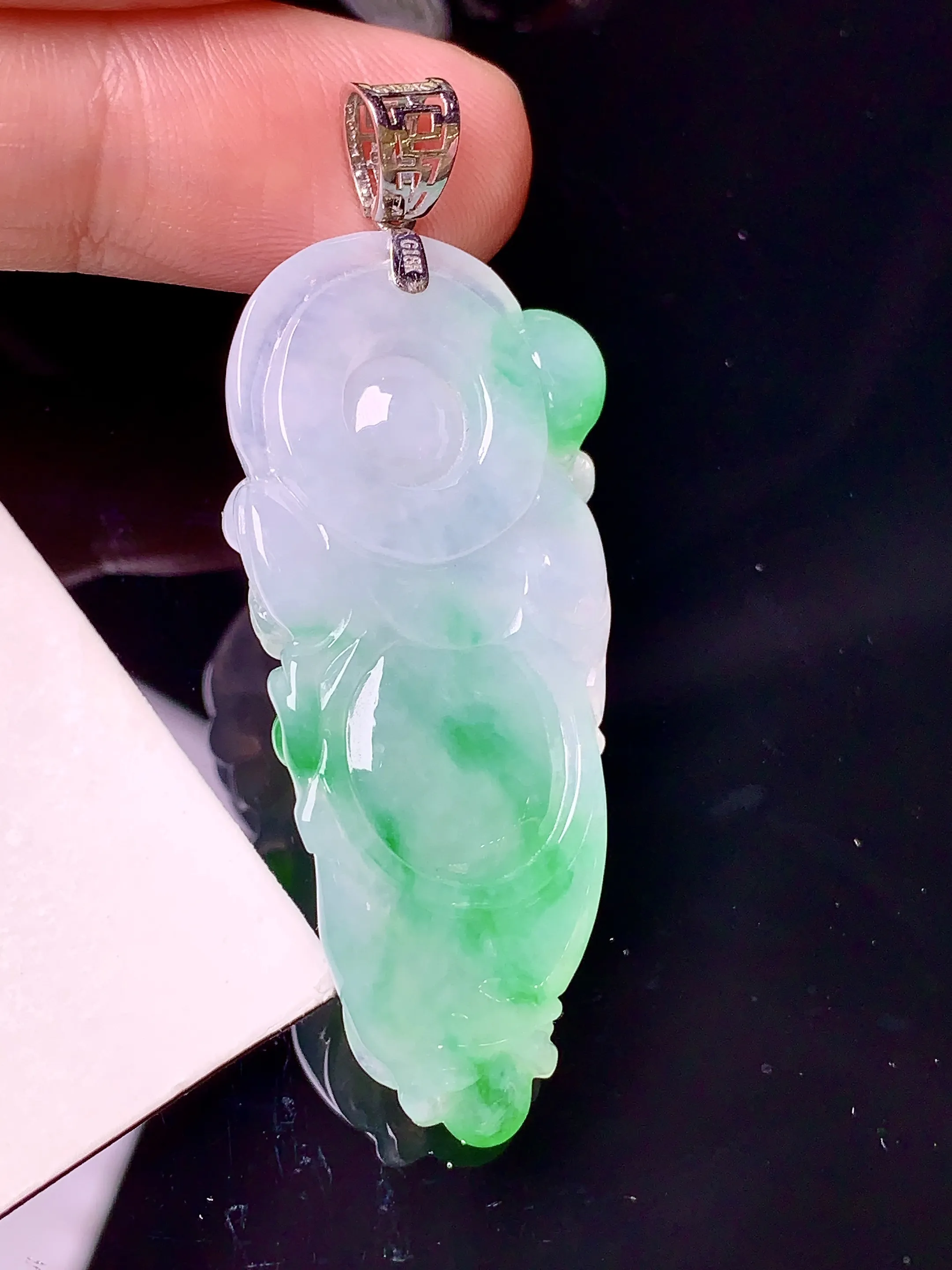 18k金镶嵌飘绿逍遥佛公吊坠 玉质细腻 色泽清新艳丽 整体尺寸44.6*21*6.2