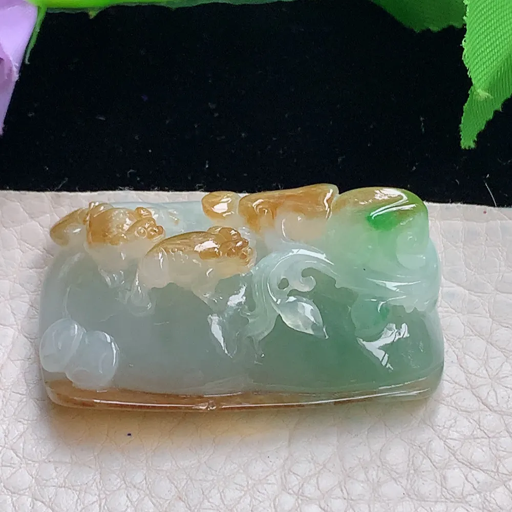 lz自然光47.6*32*17天然缅甸翡翠冰三彩呱呱来财玉吊坠 玉挂件