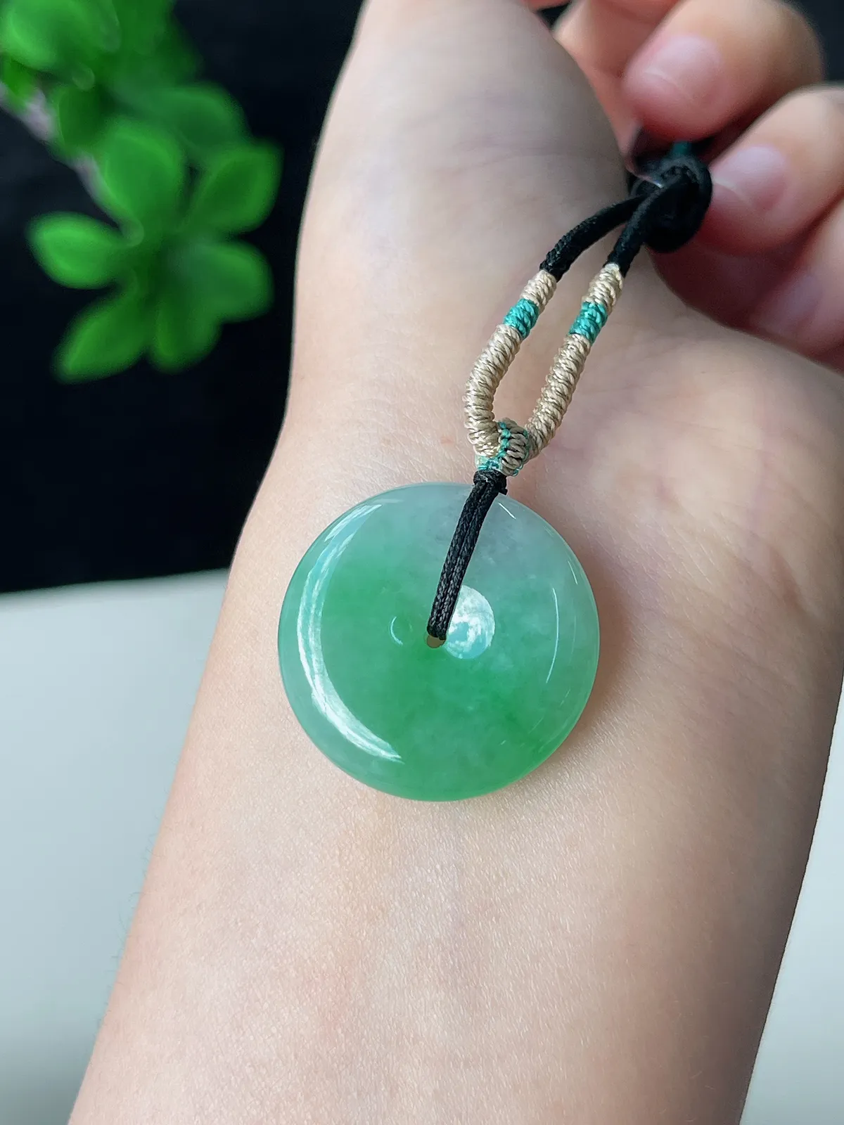 翡翠糯化种浅绿色平安扣